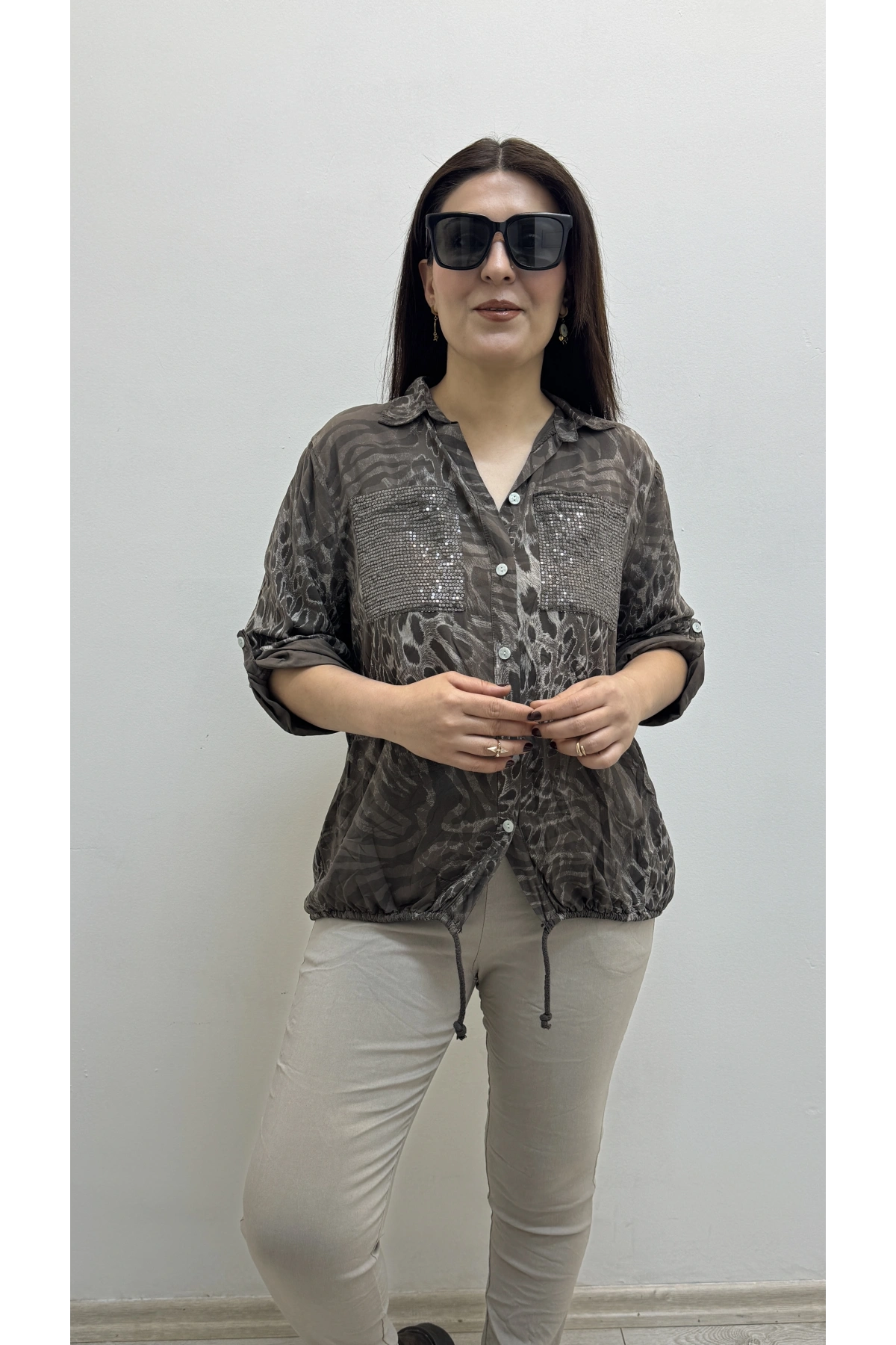 Etek Ucu Bağlamalı Payetli Leopar Desenli Kahverengi İthal Gömlek