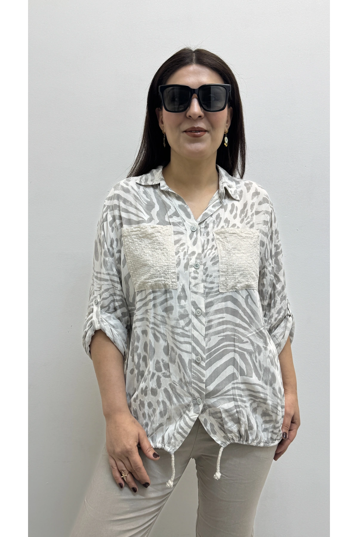 Etek Ucu Bağlamalı Payetli Leopar Desenli Bej Rengi İthal Gömlek