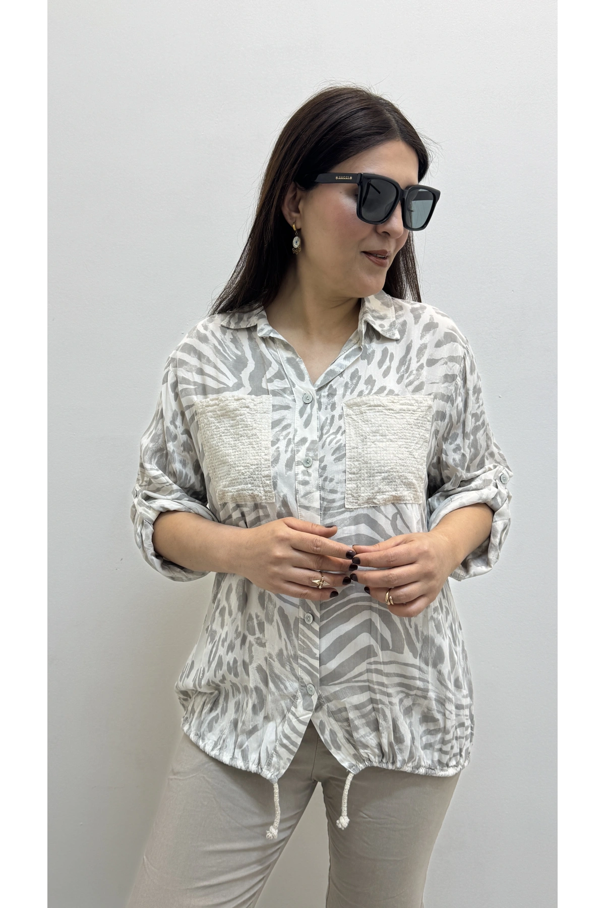 Etek Ucu Bağlamalı Payetli Leopar Desenli Bej Rengi İthal Gömlek