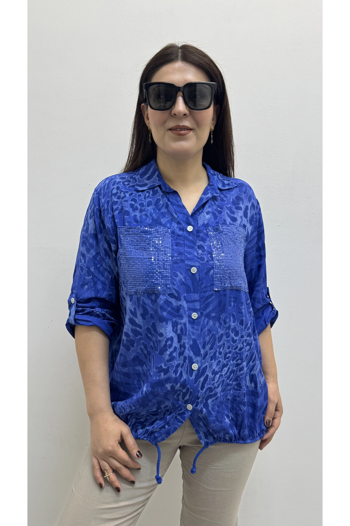 Etek Ucu Bağlamalı Payetli Leopar Desenli Mavi İthal Gömlek