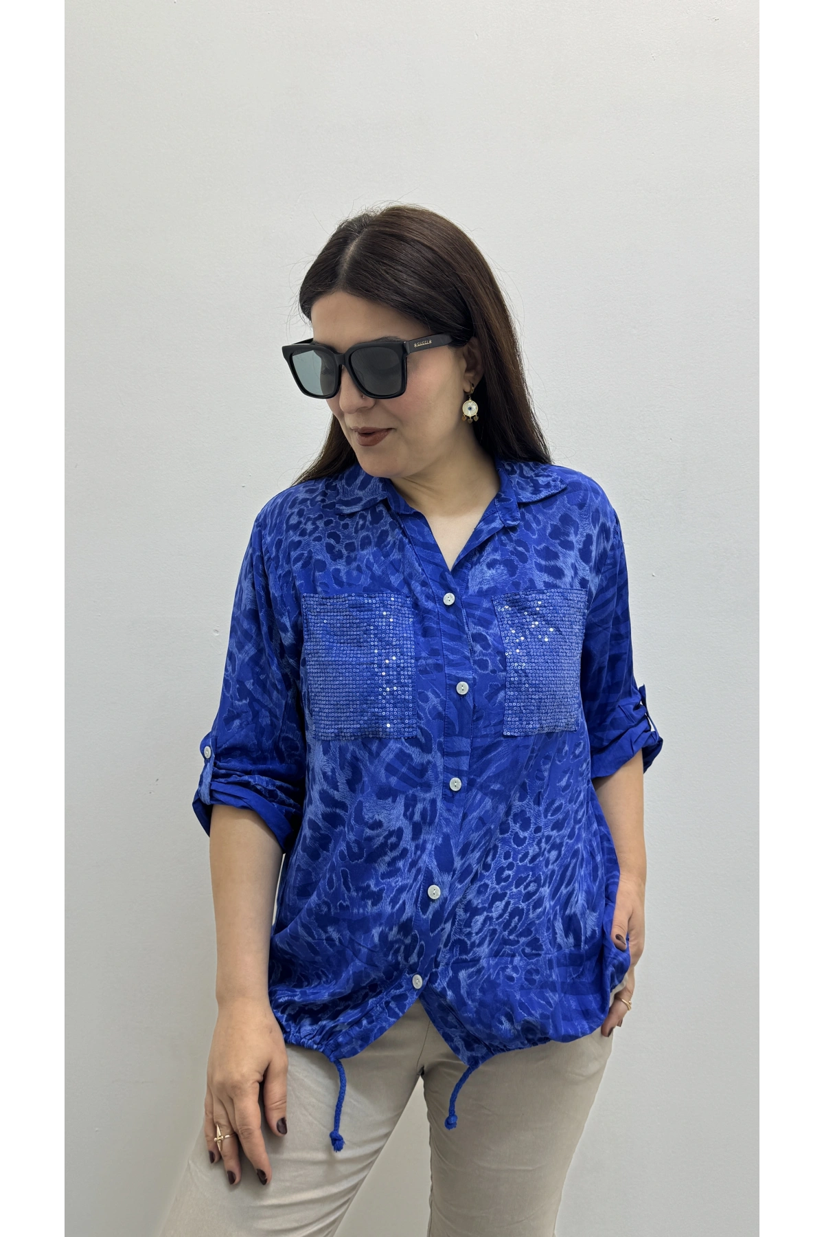Etek Ucu Bağlamalı Payetli Leopar Desenli Mavi İthal Gömlek