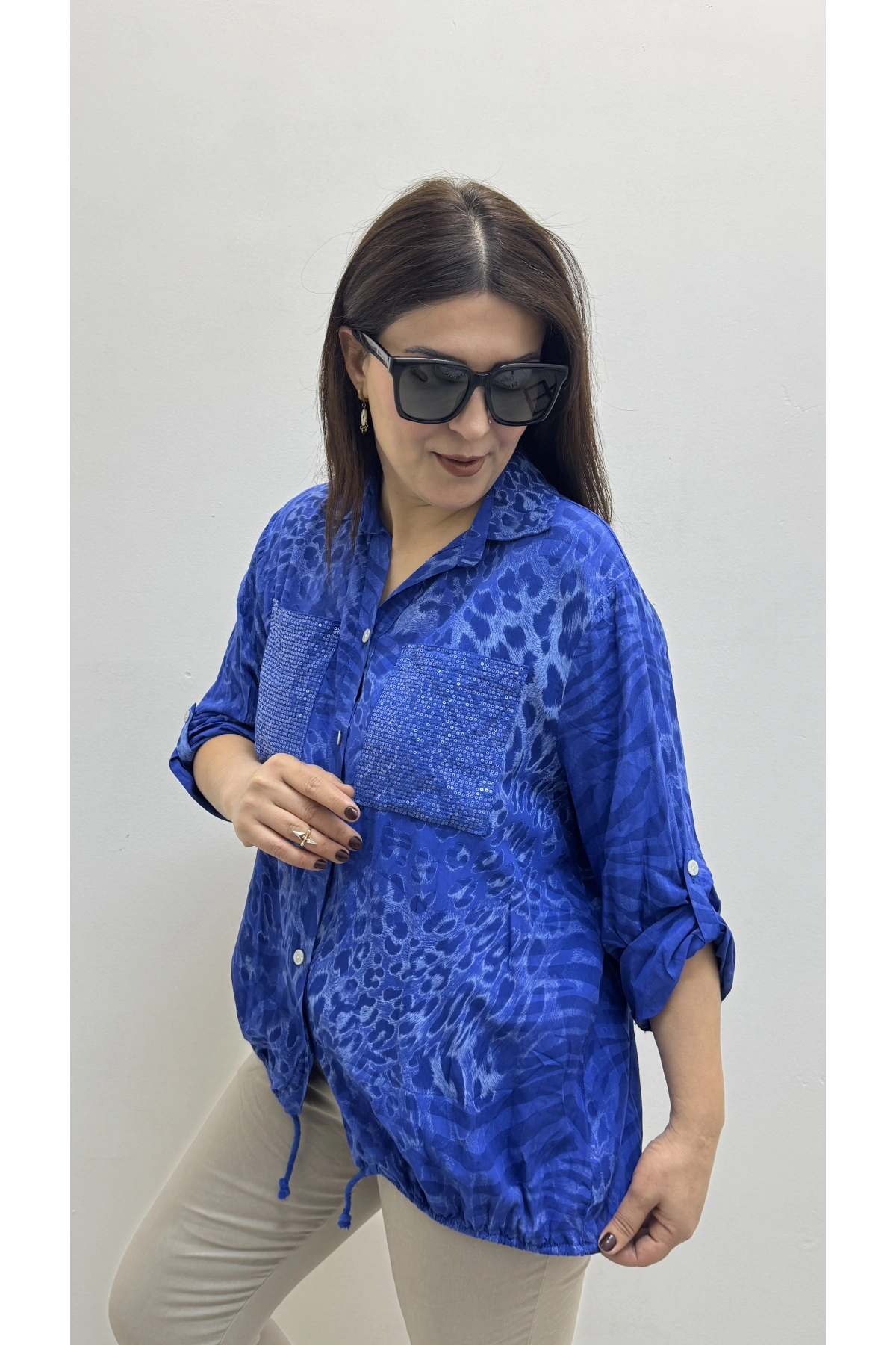 Etek Ucu Bağlamalı Payetli Leopar Desenli Mavi İthal Gömlek