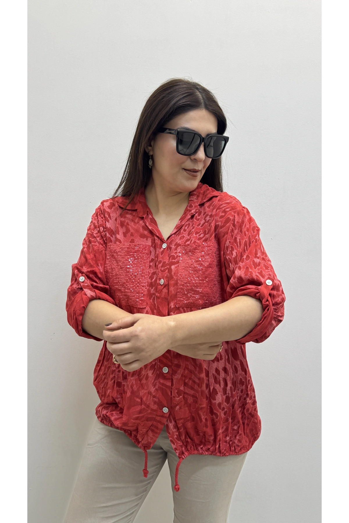 Etek Ucu Bağlamalı Payetli Leopar Desenli Kırmızı İthal Gömlek