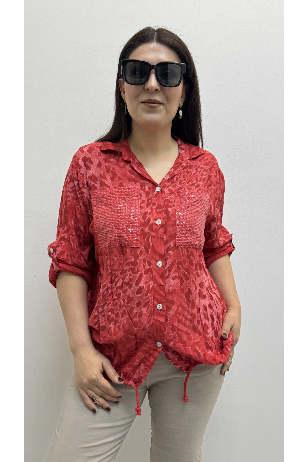Etek Ucu Bağlamalı Payetli Leopar Desenli Kırmızı İthal Gömlek