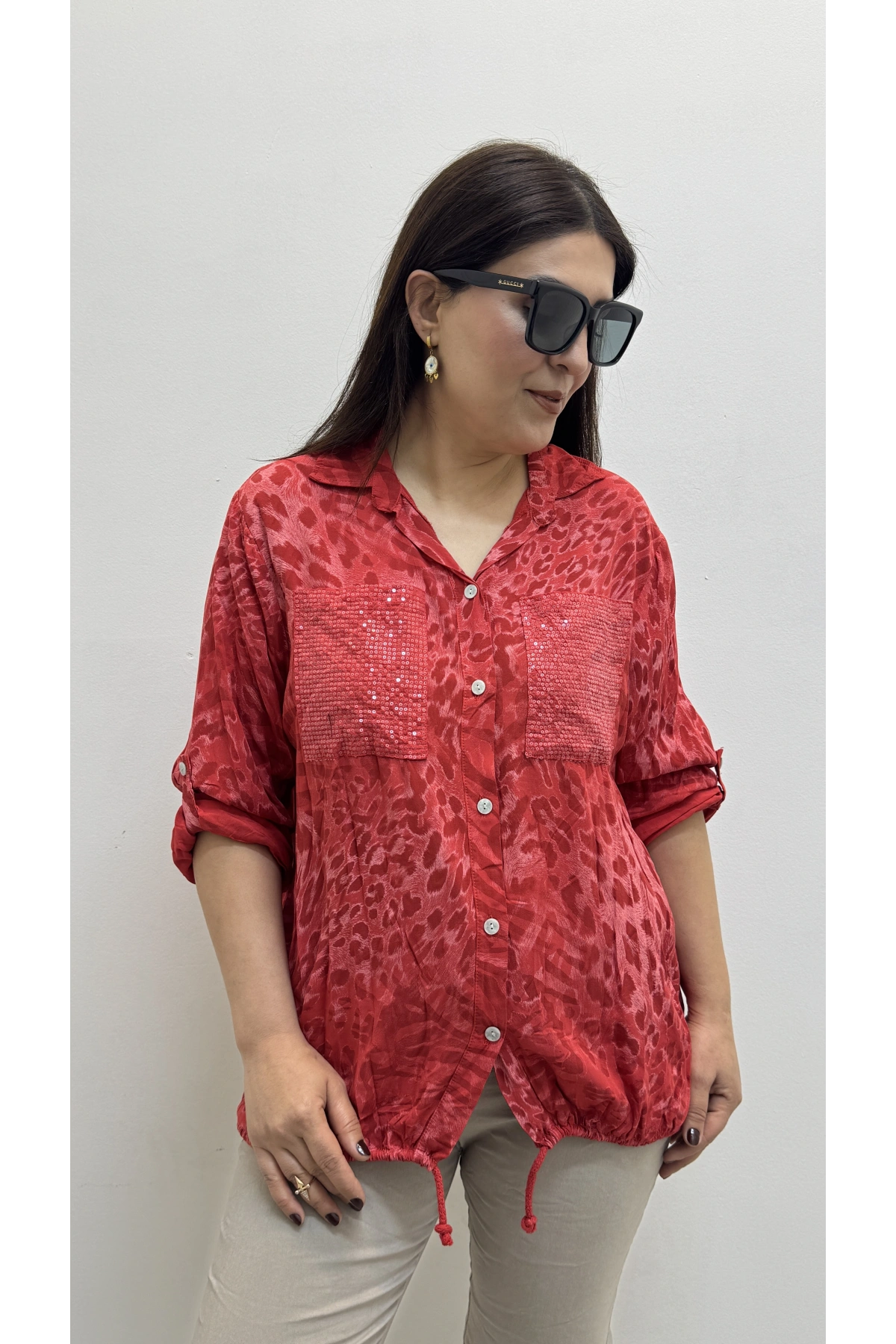 Etek Ucu Bağlamalı Payetli Leopar Desenli Kırmızı İthal Gömlek