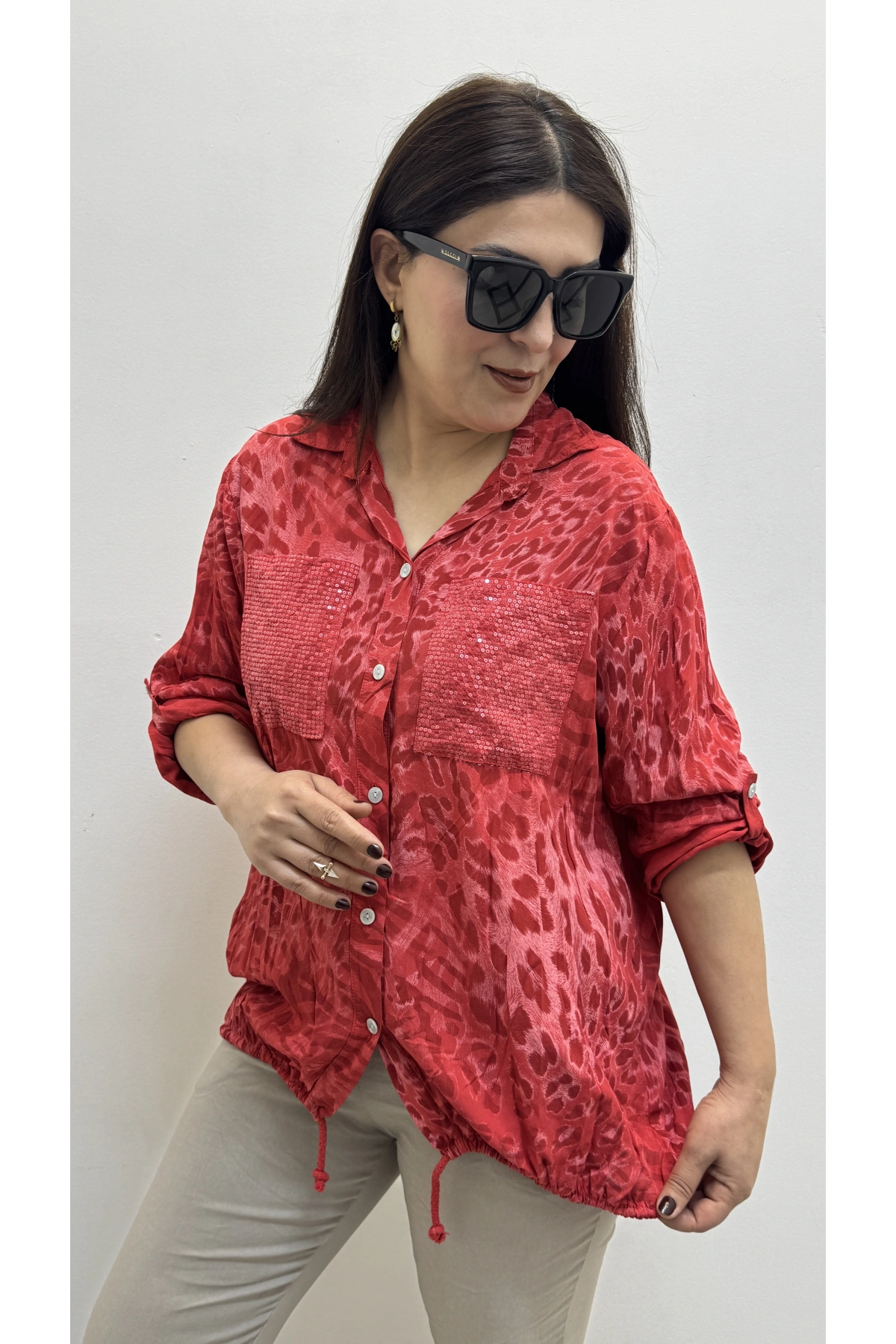 Etek Ucu Bağlamalı Payetli Leopar Desenli Kırmızı İthal Gömlek