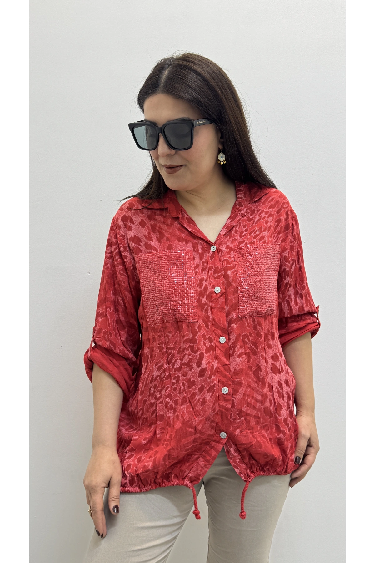 Etek Ucu Bağlamalı Payetli Leopar Desenli Kırmızı İthal Gömlek