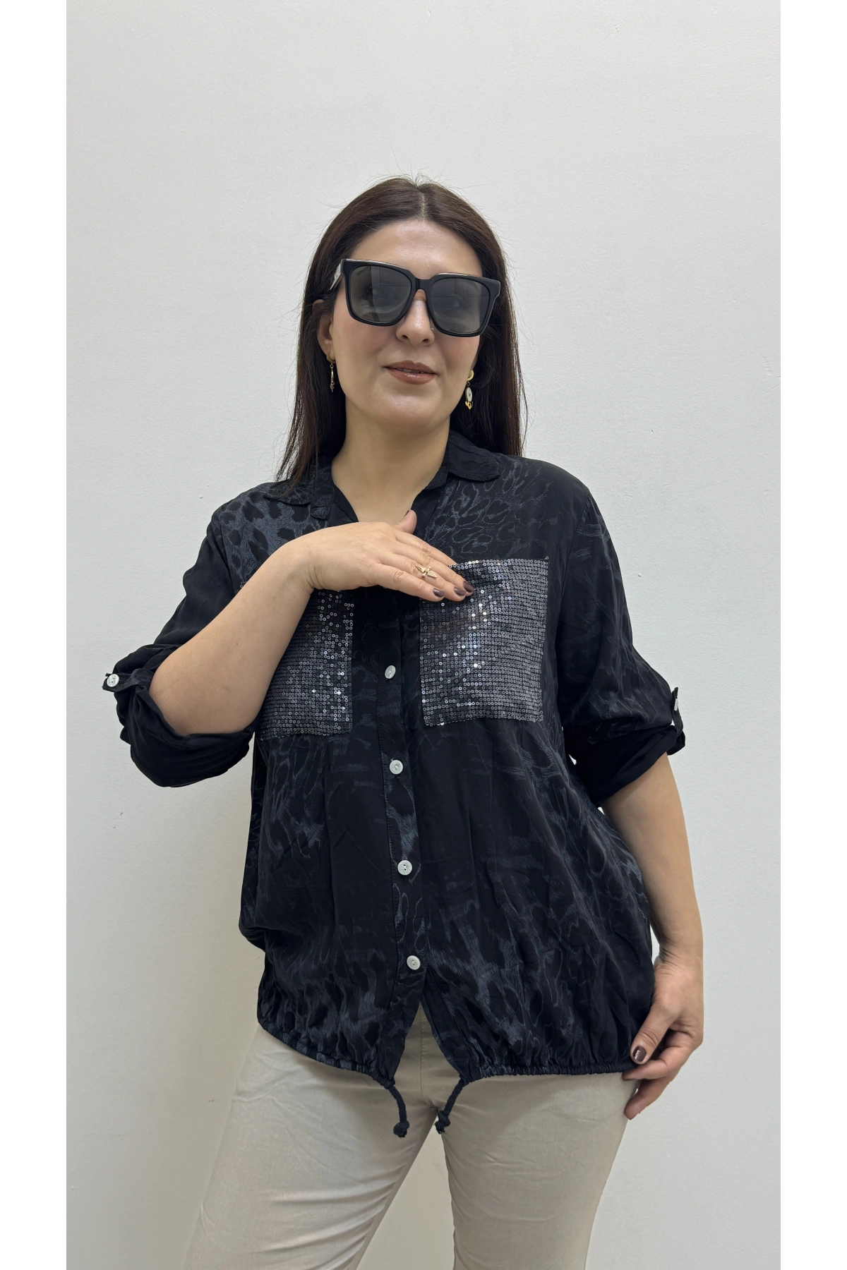 Etek Ucu Bağlamalı Payetli Leopar Desenli Siyah İthal Gömlek