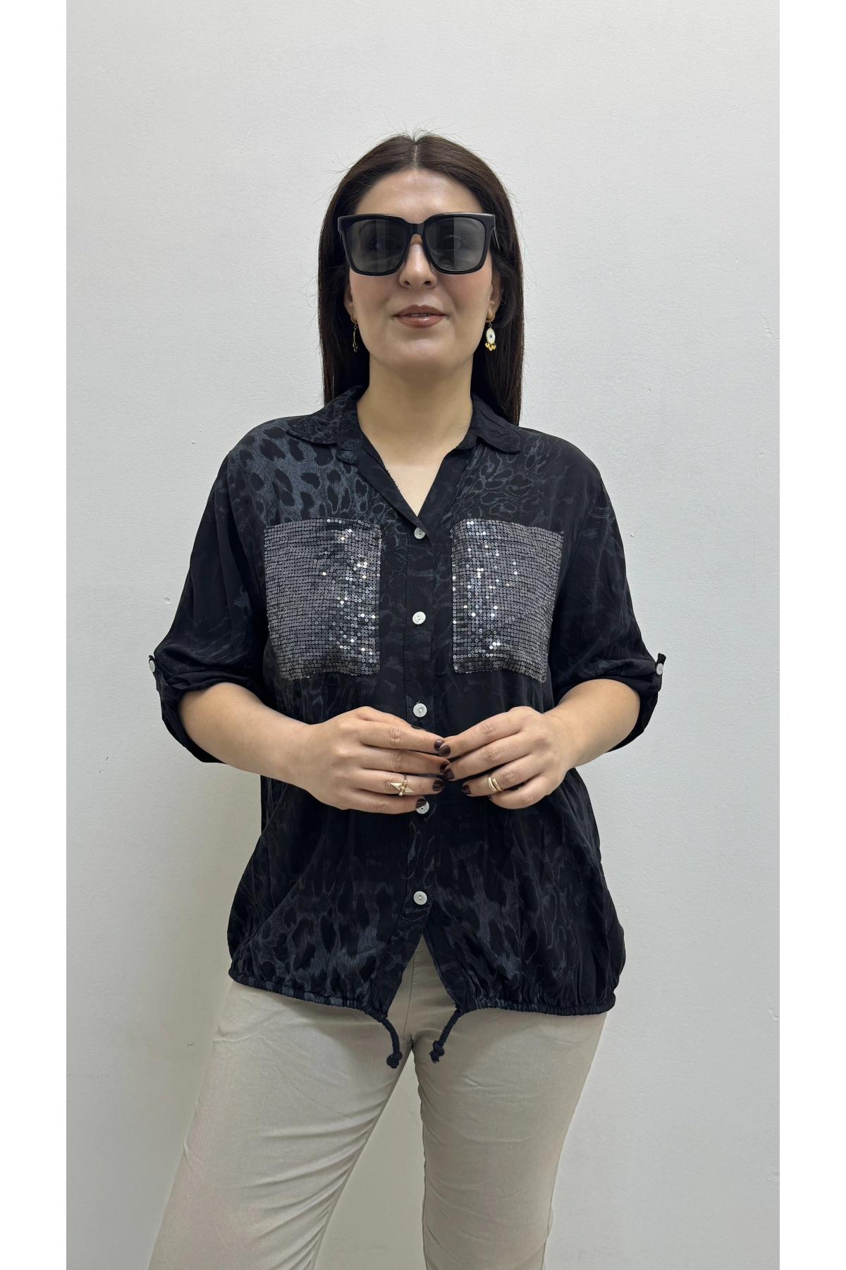 Etek Ucu Bağlamalı Payetli Leopar Desenli Siyah İthal Gömlek