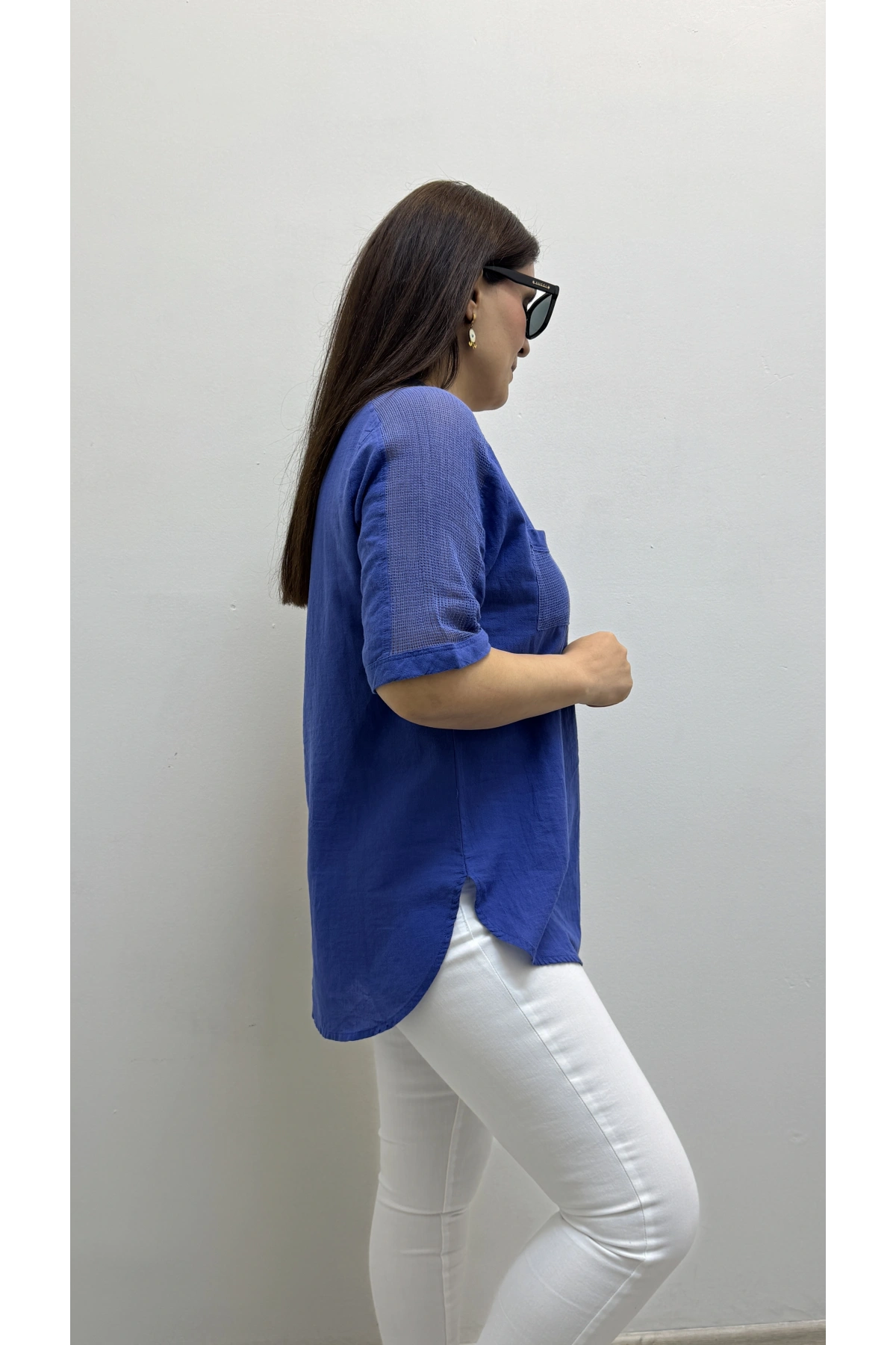 Omuz File Detaylı V Yakalı Mavi Pamuklu Bluz