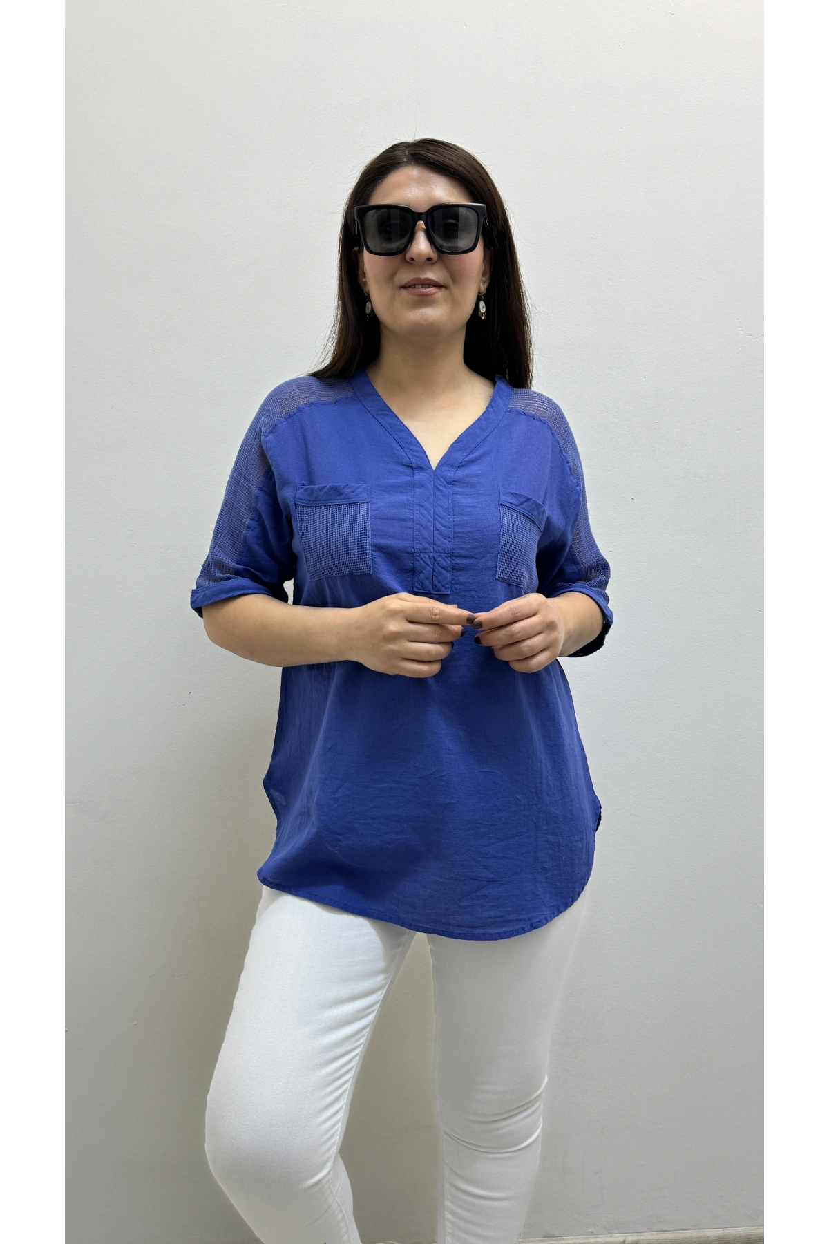 Omuz File Detaylı V Yakalı Mavi Pamuklu Bluz