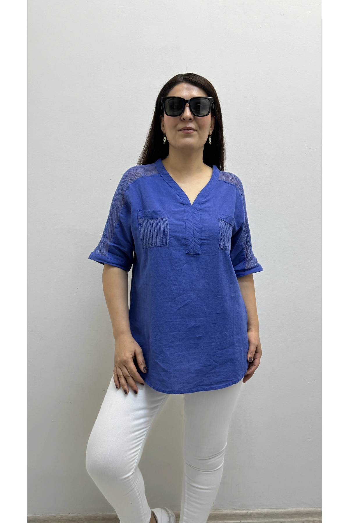Omuz File Detaylı V Yakalı Mavi Pamuklu Bluz