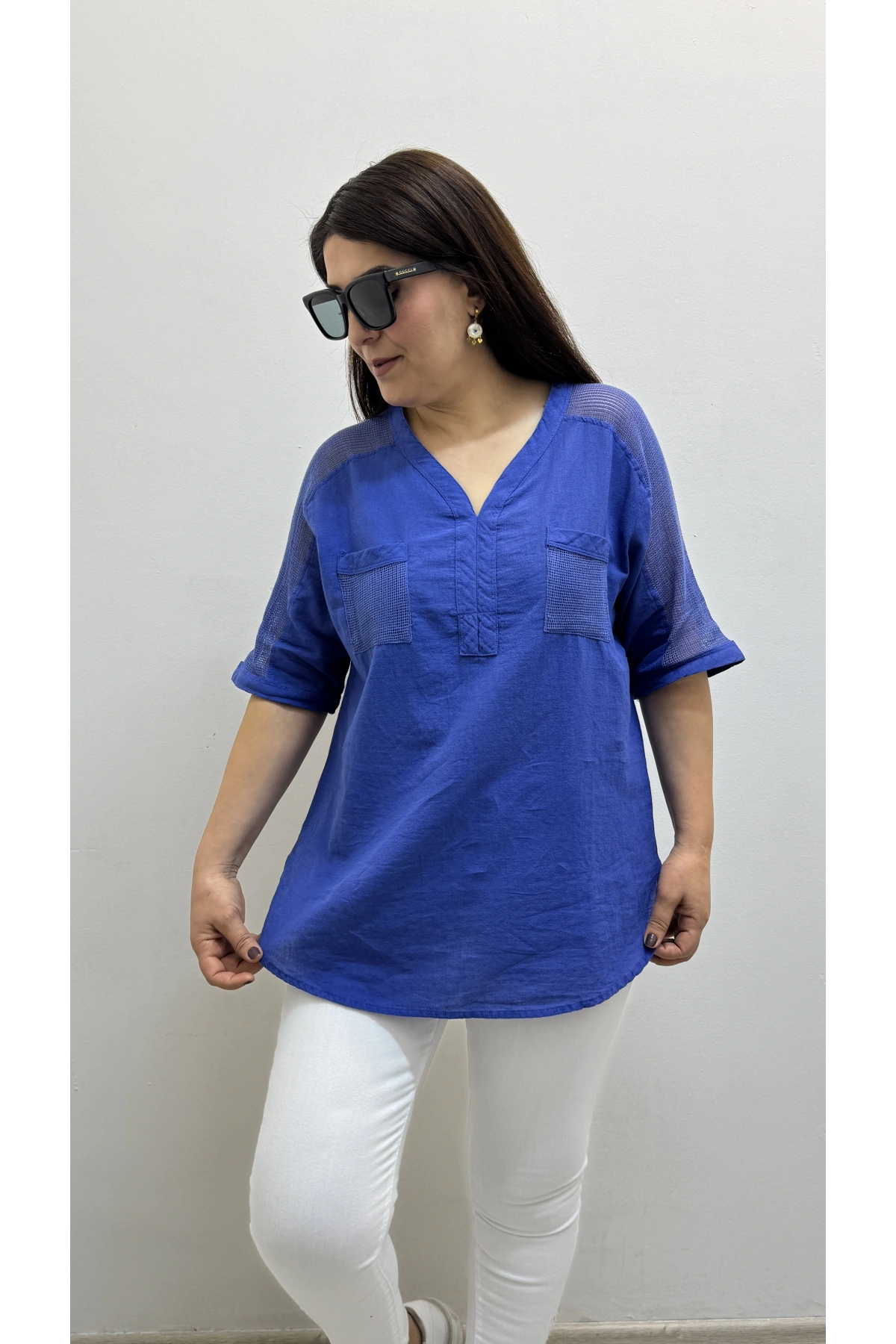 Omuz File Detaylı V Yakalı Mavi Pamuklu Bluz
