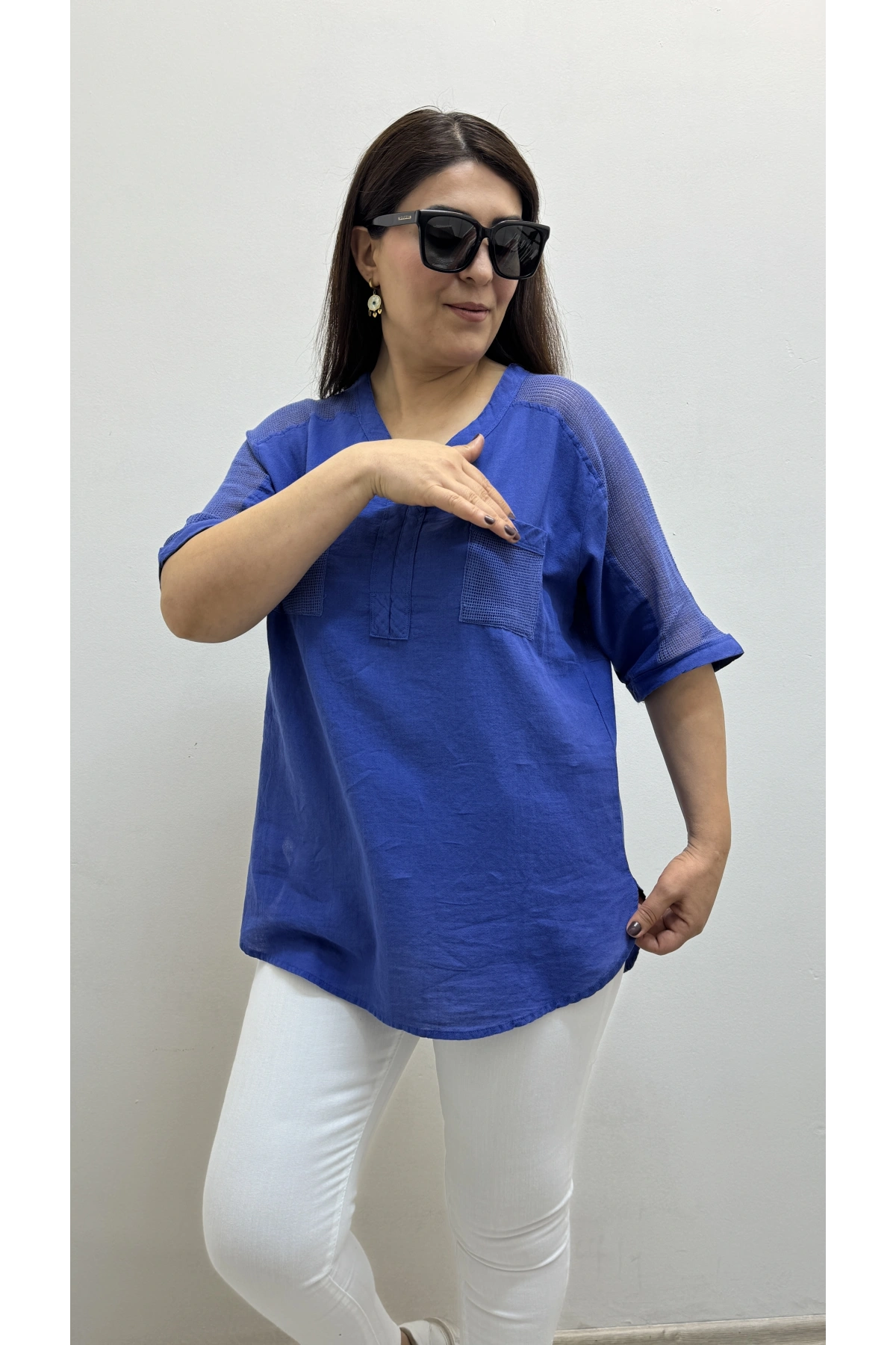 Omuz File Detaylı V Yakalı Mavi Pamuklu Bluz