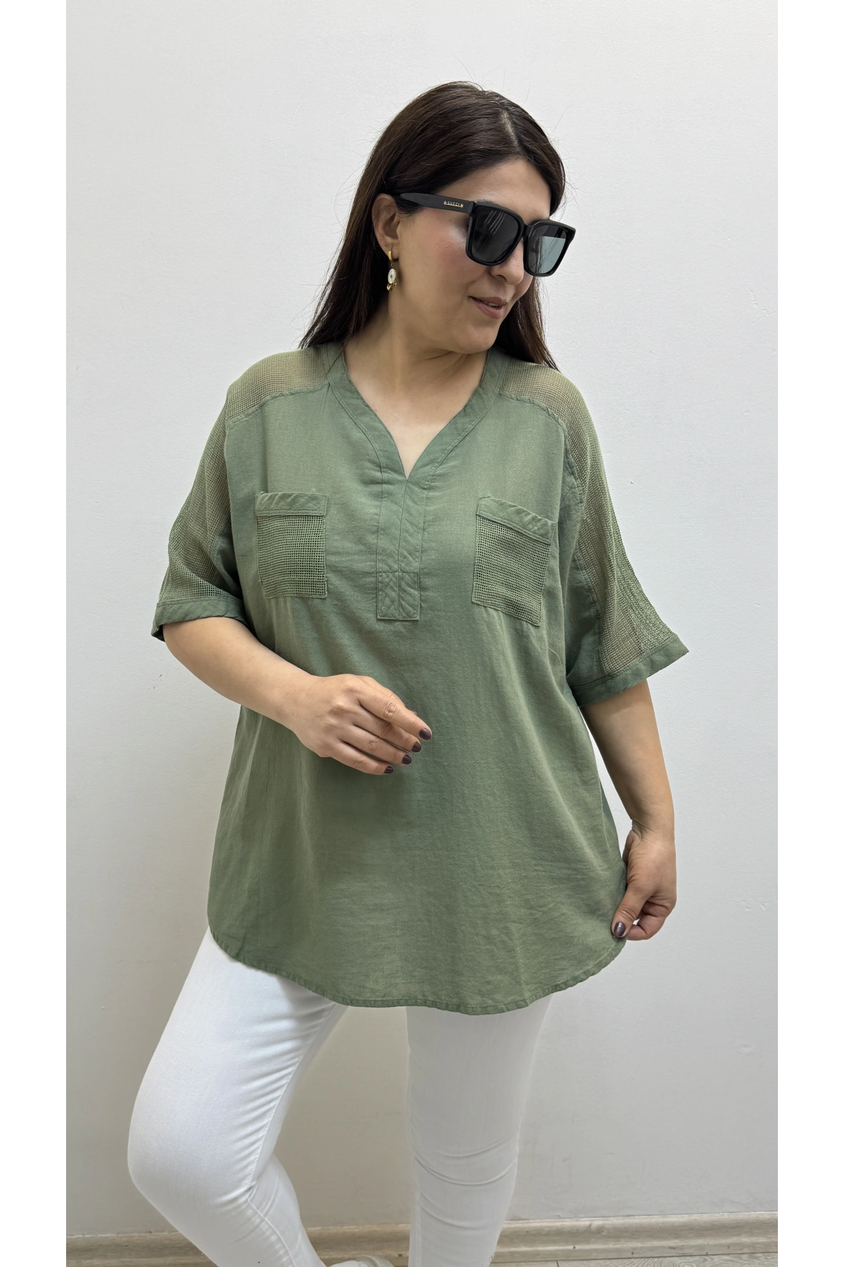 Omuz File Detaylı V Yaka Haki Yeşil Pamuklu Bluz