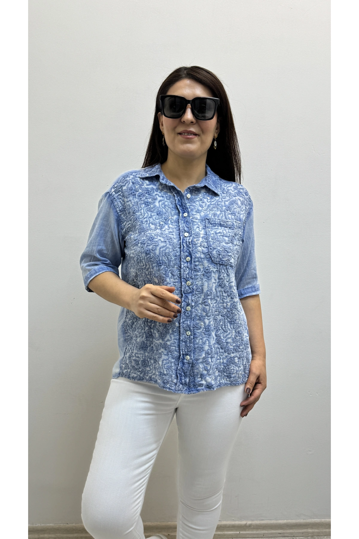 Pul Payet Ve Nakış İşlemeli Yakalı Gömlek