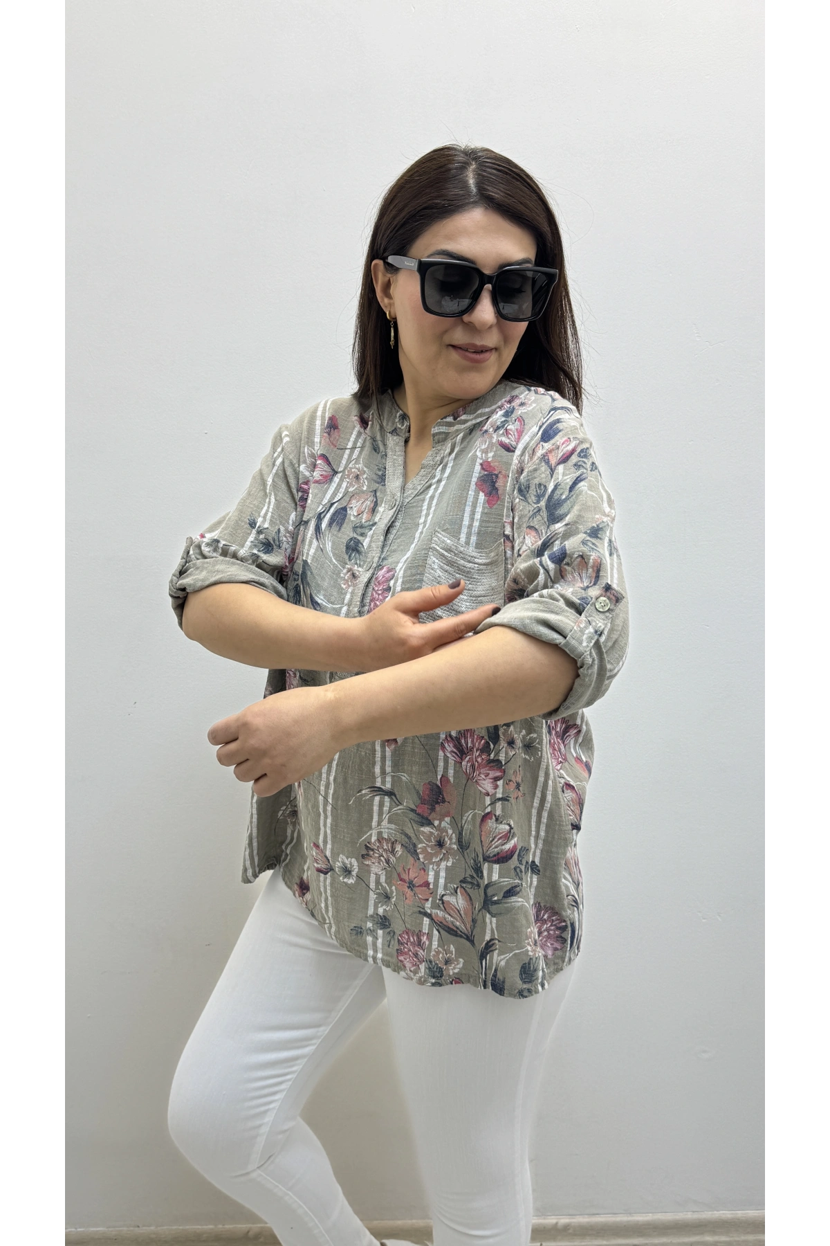 Çiçek Desenli Pul Payet İşlemeli Hakim Yaka İthal Gömlek