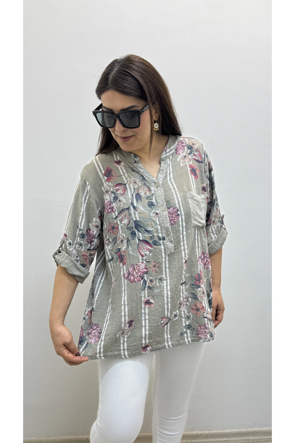 Çiçek Desenli Pul Payet İşlemeli Hakim Yaka İthal Gömlek