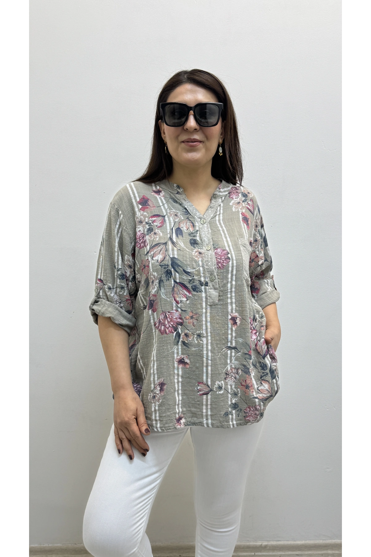 Çiçek Desenli Pul Payet İşlemeli Hakim Yaka İthal Gömlek