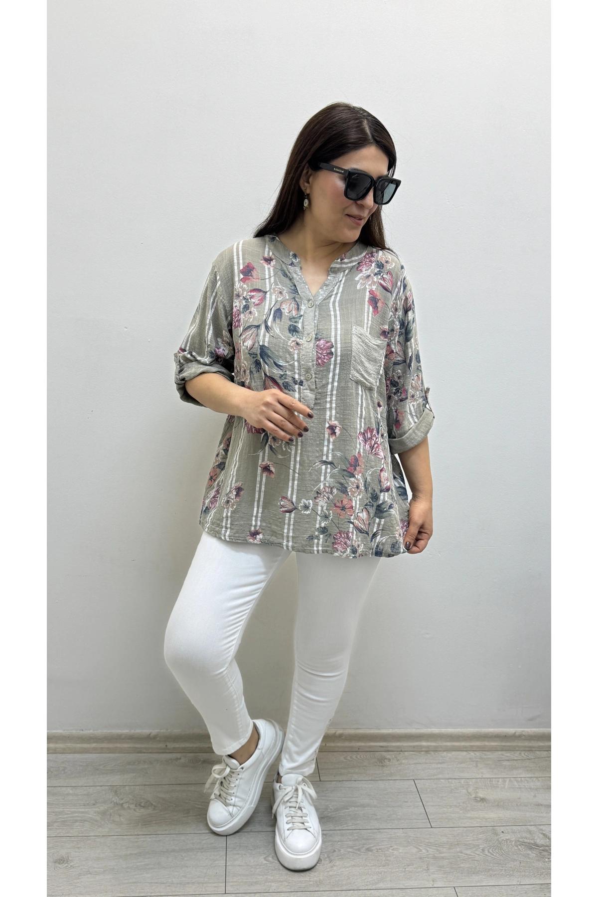 Çiçek Desenli Pul Payet İşlemeli Hakim Yaka İthal Gömlek