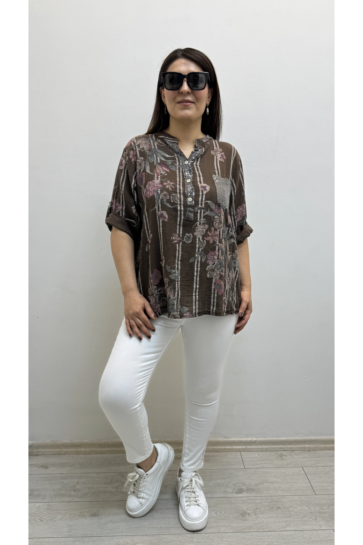 Çiçek Desenli Pul Payet İşlemeli Hakim Yaka Kahverengi İthal Gömlek