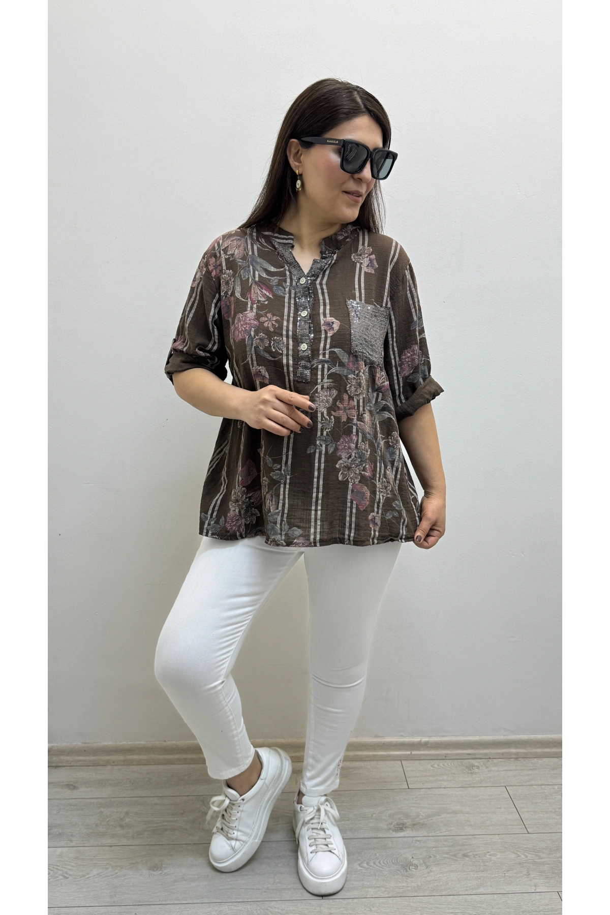 Çiçek Desenli Pul Payet İşlemeli Hakim Yaka Kahverengi İthal Gömlek