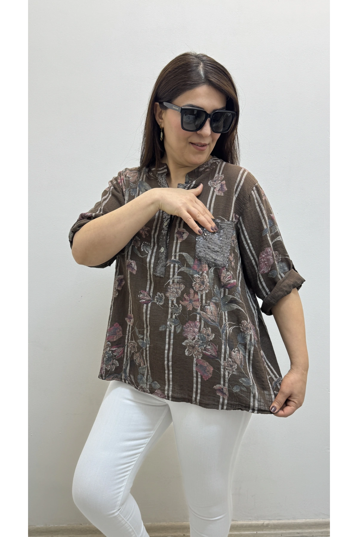 Çiçek Desenli Pul Payet İşlemeli Hakim Yaka Kahverengi İthal Gömlek