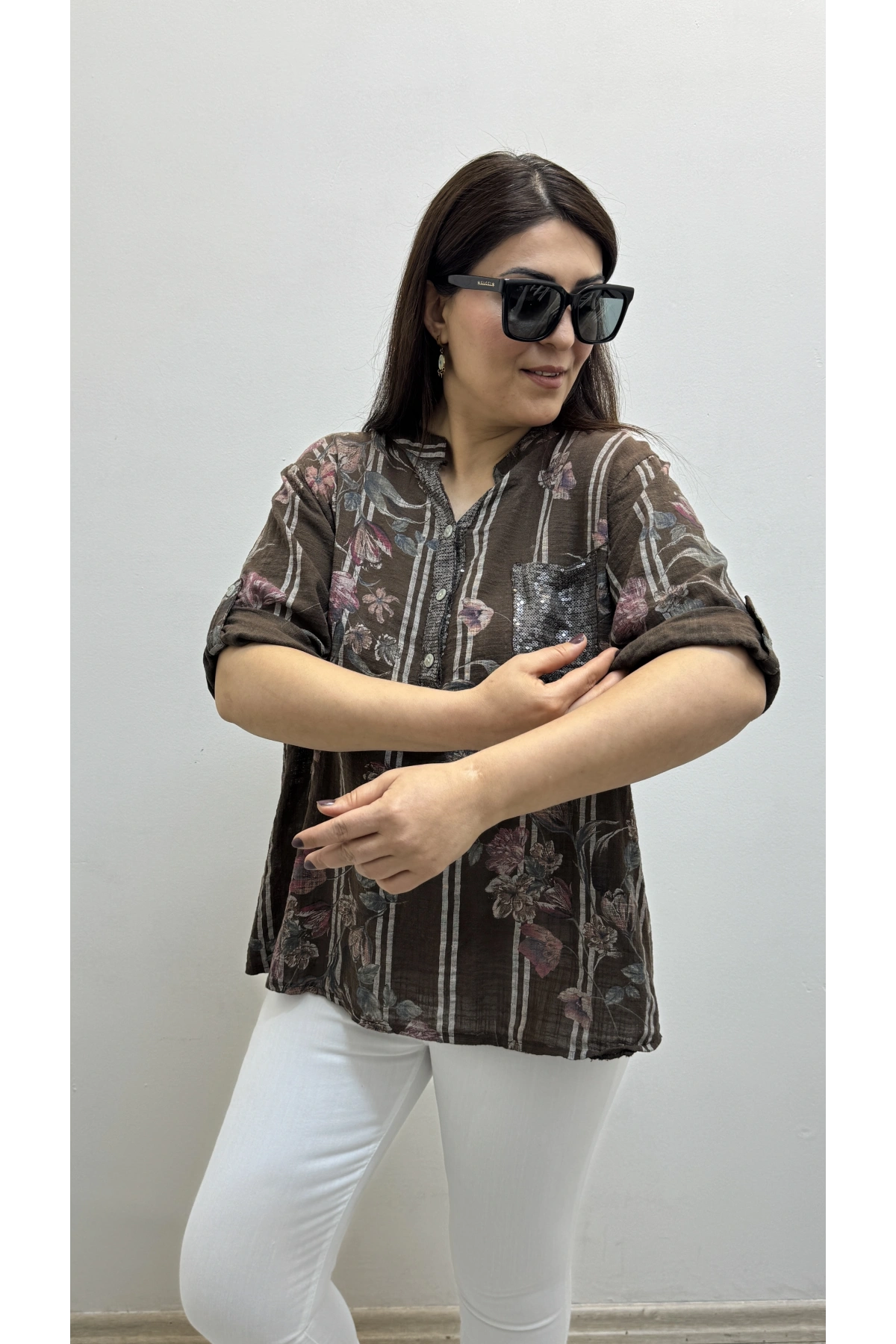 Çiçek Desenli Pul Payet İşlemeli Hakim Yaka Kahverengi İthal Gömlek