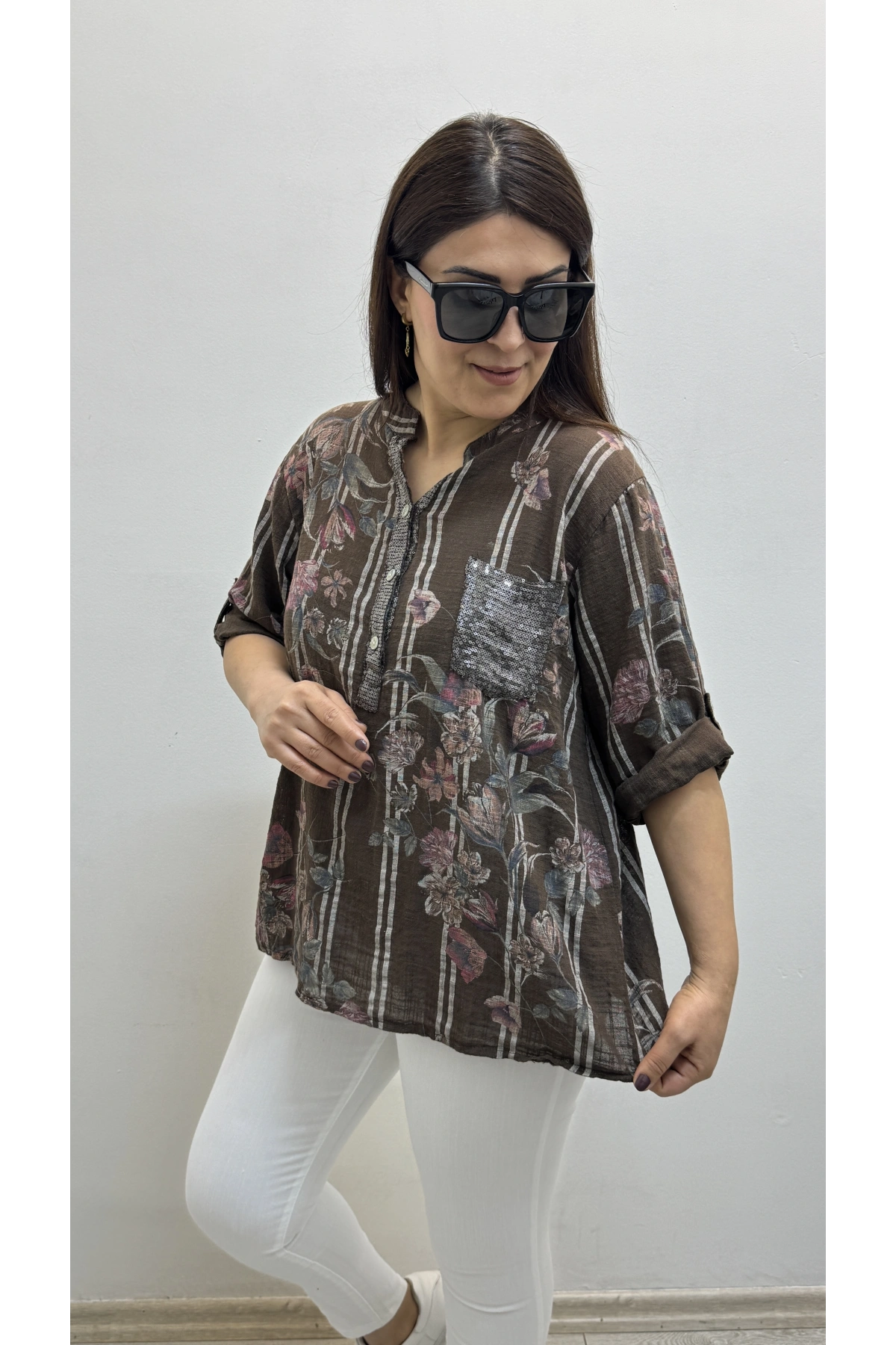 Çiçek Desenli Pul Payet İşlemeli Hakim Yaka Kahverengi İthal Gömlek