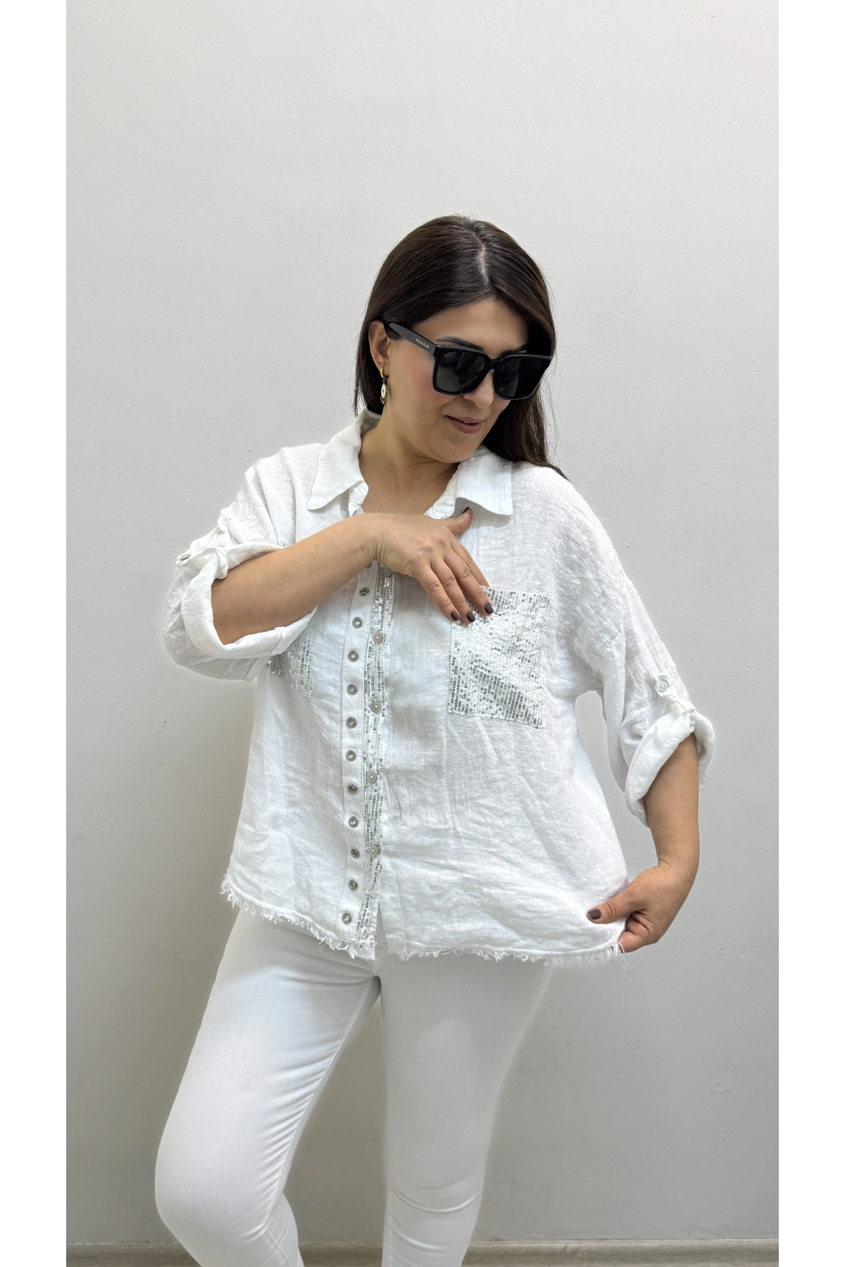 Yakalı Dirsek Kol Pul Payet İşlemeli Beyaz Renk İthal Keten Gömlek