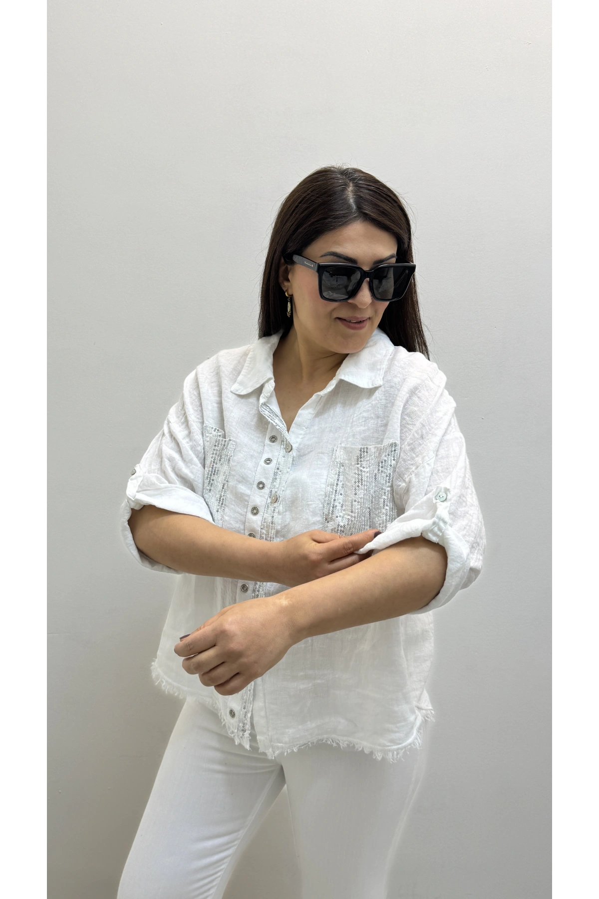 Yakalı Dirsek Kol Pul Payet İşlemeli Beyaz Renk İthal Keten Gömlek