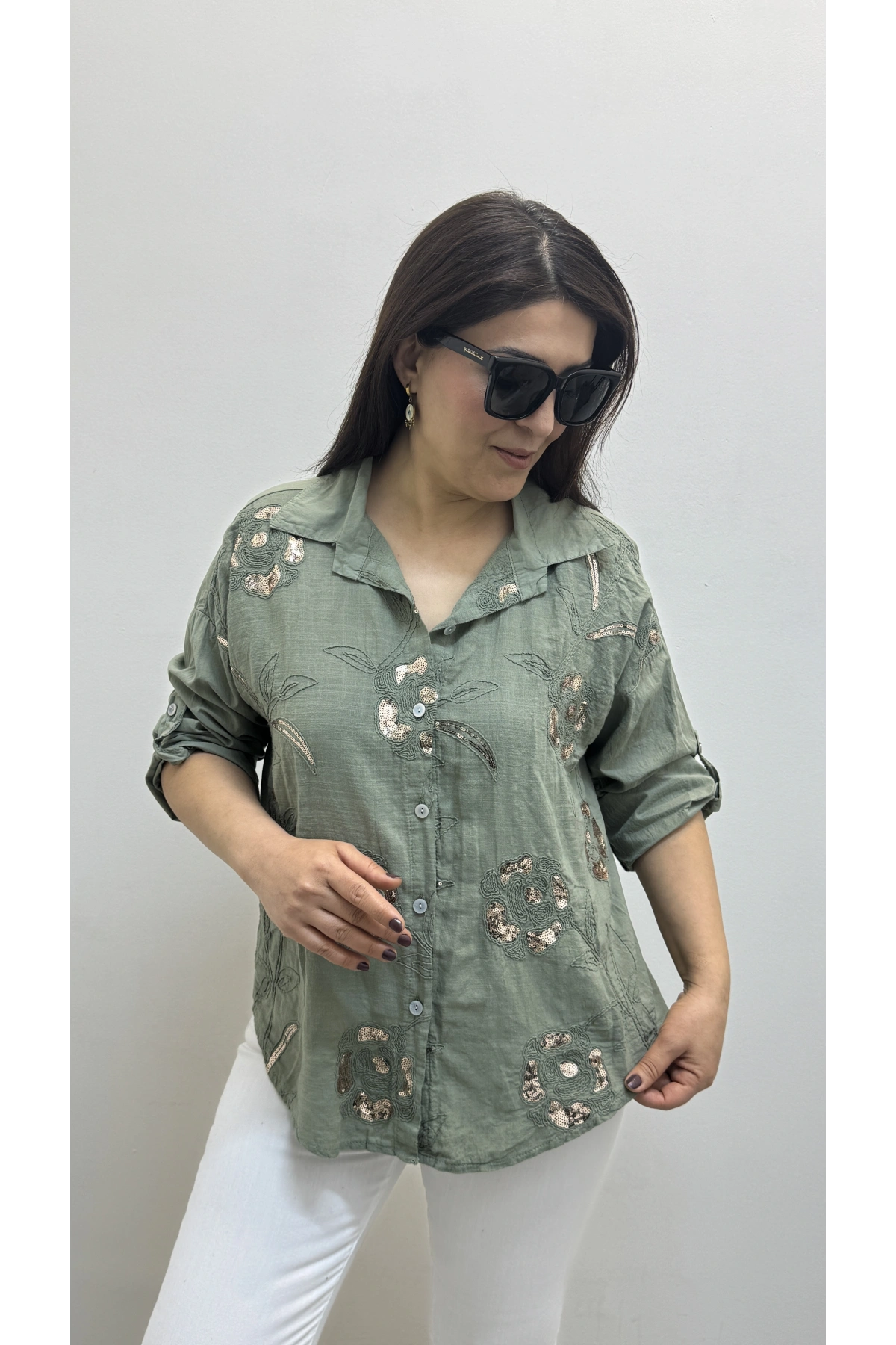 Çiçek Desenli Pul Payet İşlemeli Haki Yeşil İthal Gömlek