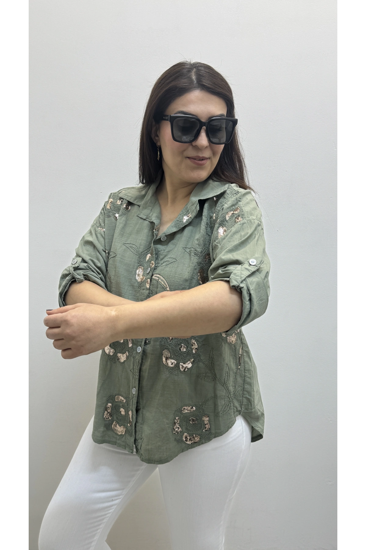 Çiçek Desenli Pul Payet İşlemeli Haki Yeşil İthal Gömlek