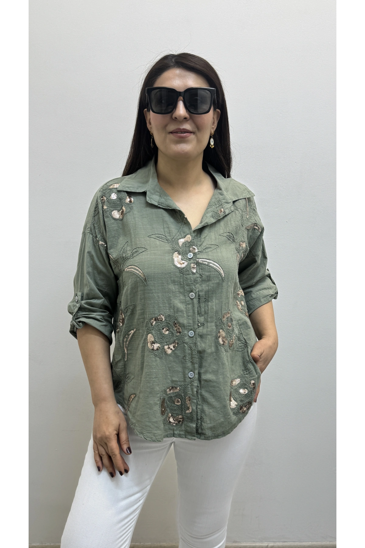 Çiçek Desenli Pul Payet İşlemeli Haki Yeşil İthal Gömlek