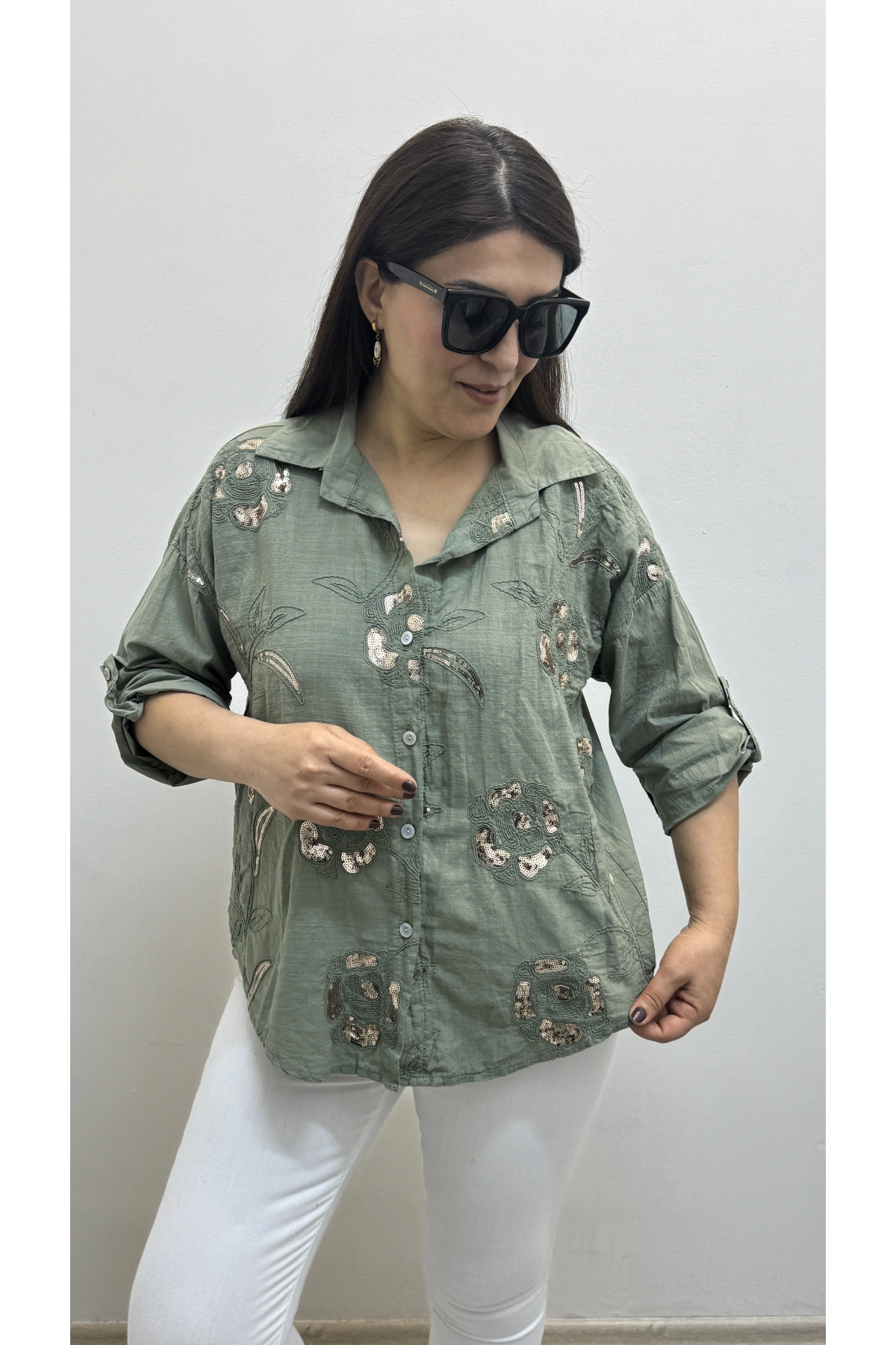 Çiçek Desenli Pul Payet İşlemeli Haki Yeşil İthal Gömlek