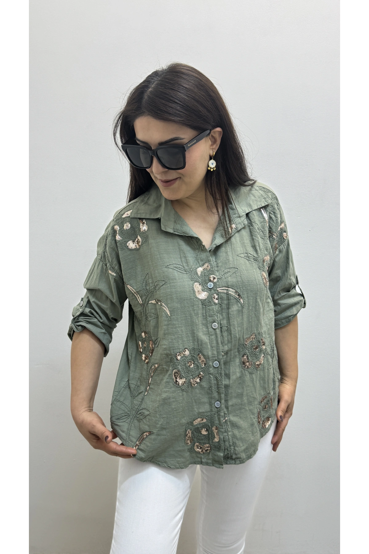 Çiçek Desenli Pul Payet İşlemeli Haki Yeşil İthal Gömlek