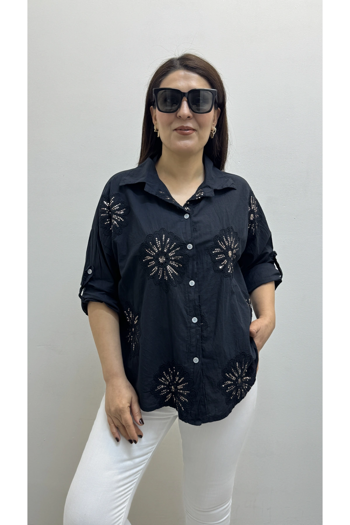 Nakışlı Pul Payet İşlemeli Siyah İthal Gömlek