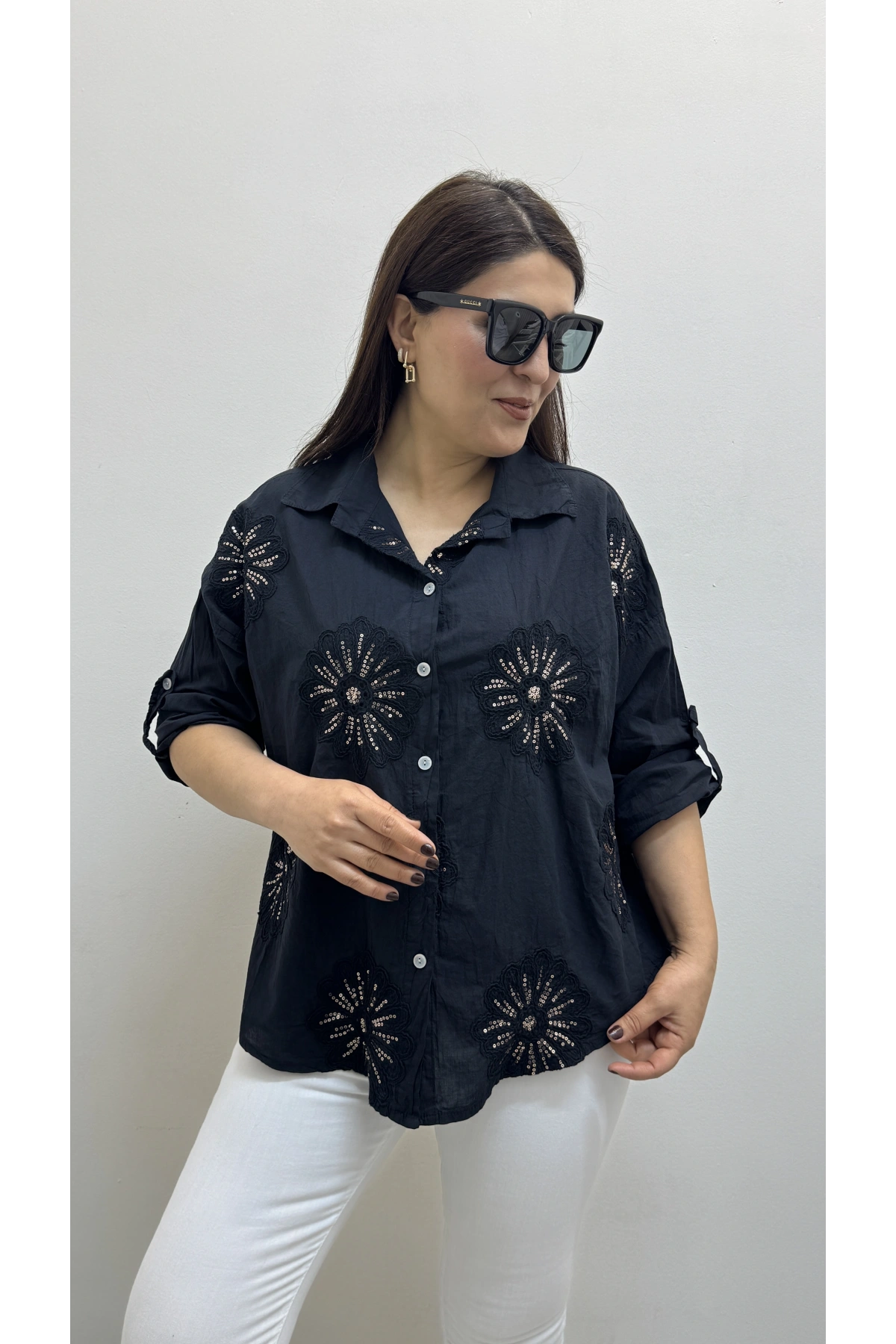 Nakışlı Pul Payet İşlemeli Siyah İthal Gömlek