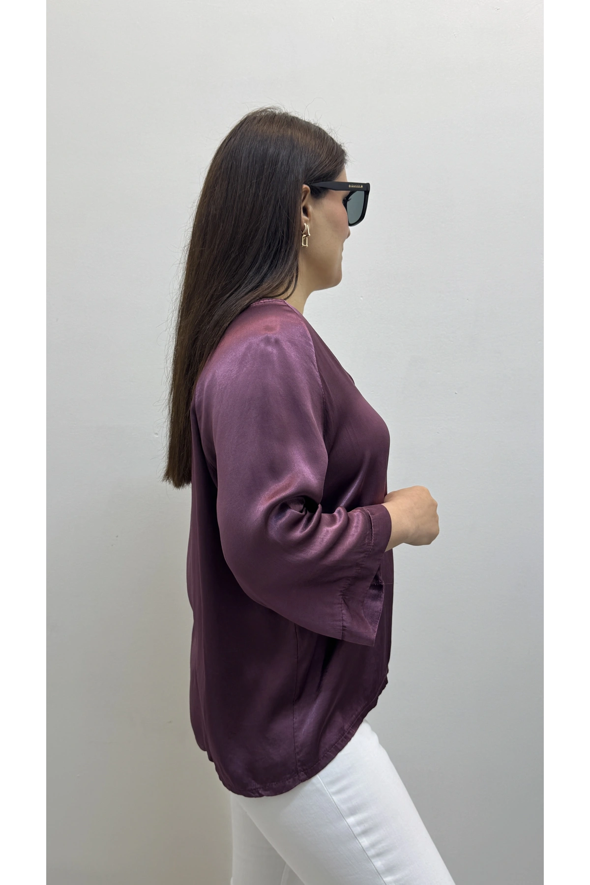 V Yaka Düğme Detaylı Mürdüm Rengi Saten İthal Bluz