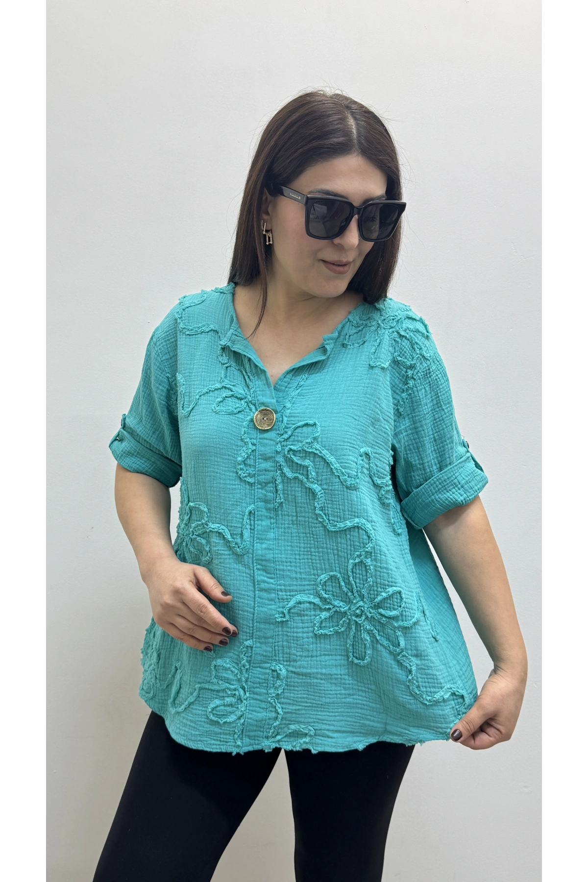 Kabartma Desenli Turkuaz Rengi Müslin Bluz