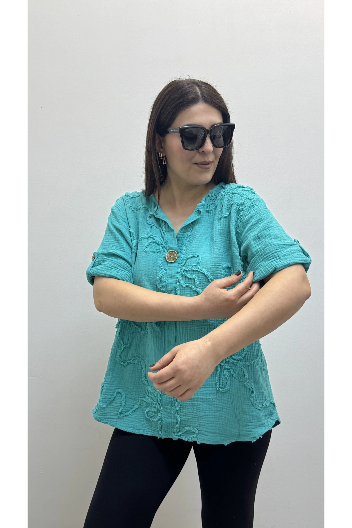 Kabartma Desenli Turkuaz Rengi Müslin Bluz