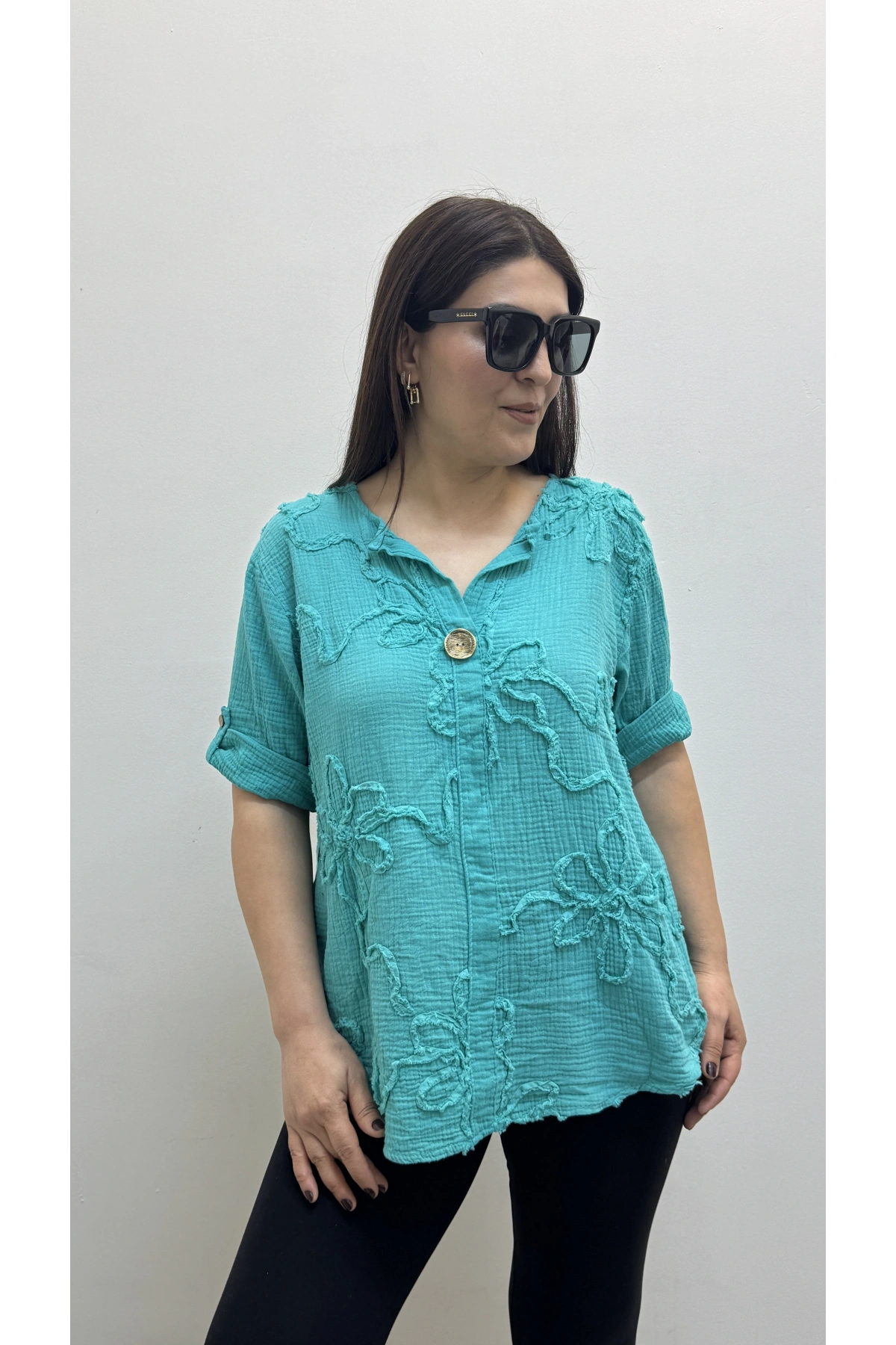 Kabartma Desenli Turkuaz Rengi Müslin Bluz