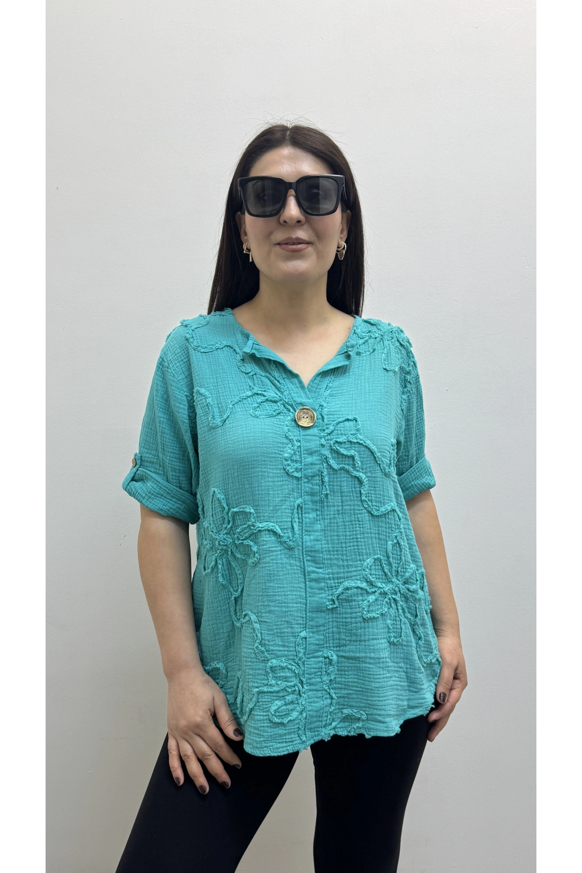 Kabartma Desenli Turkuaz Rengi Müslin Bluz