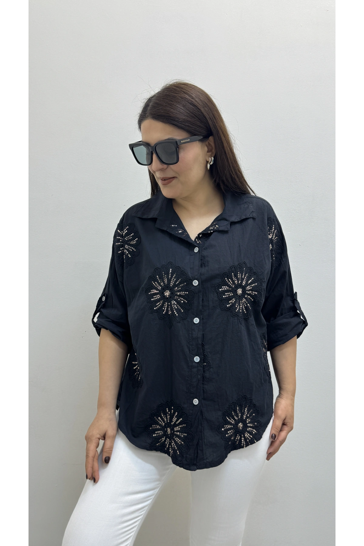 Nakış Ve Pul Payet İşlemeli Siyah İthal Gömlek