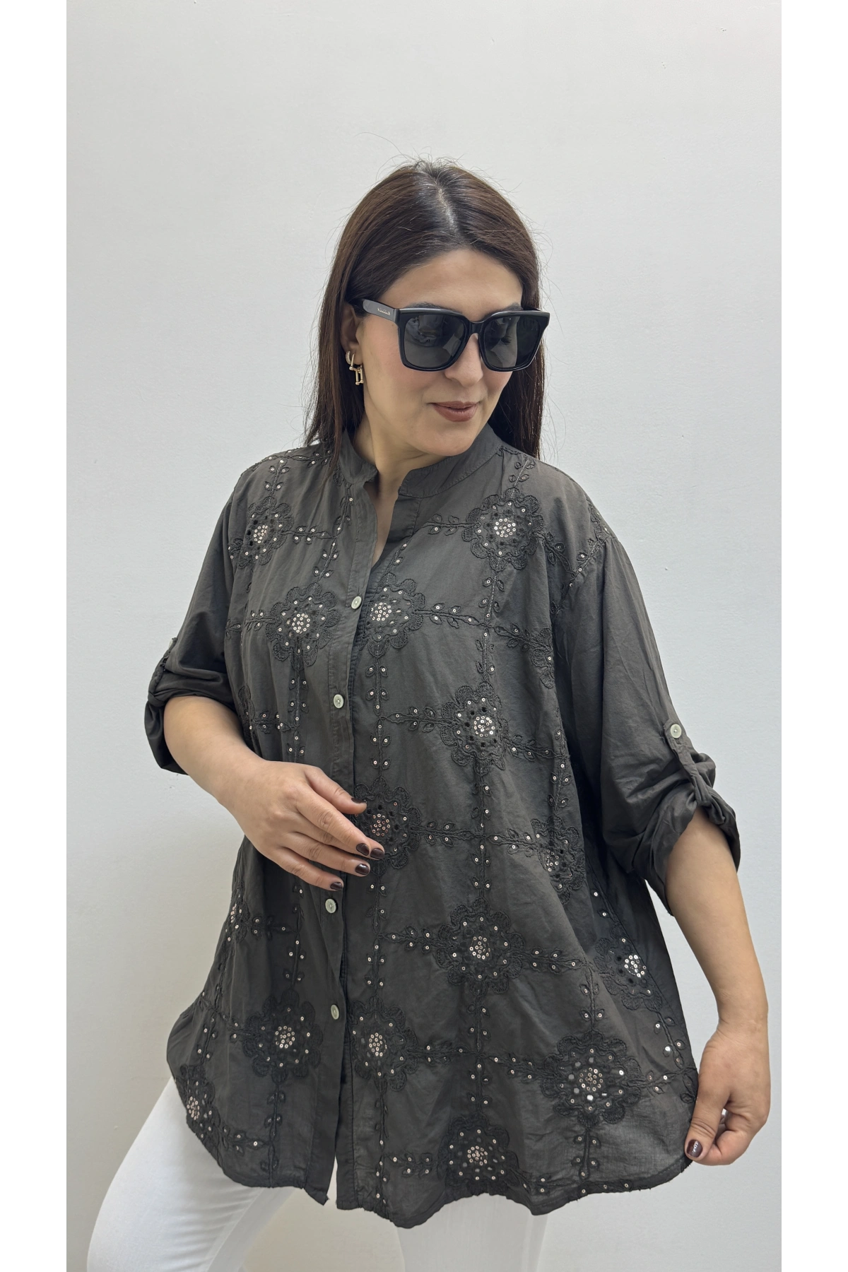 Nakışlı Çiçek Desenli Pul Payet İşlemeli Hakim Yaka Kahverengi İthal Gömlek