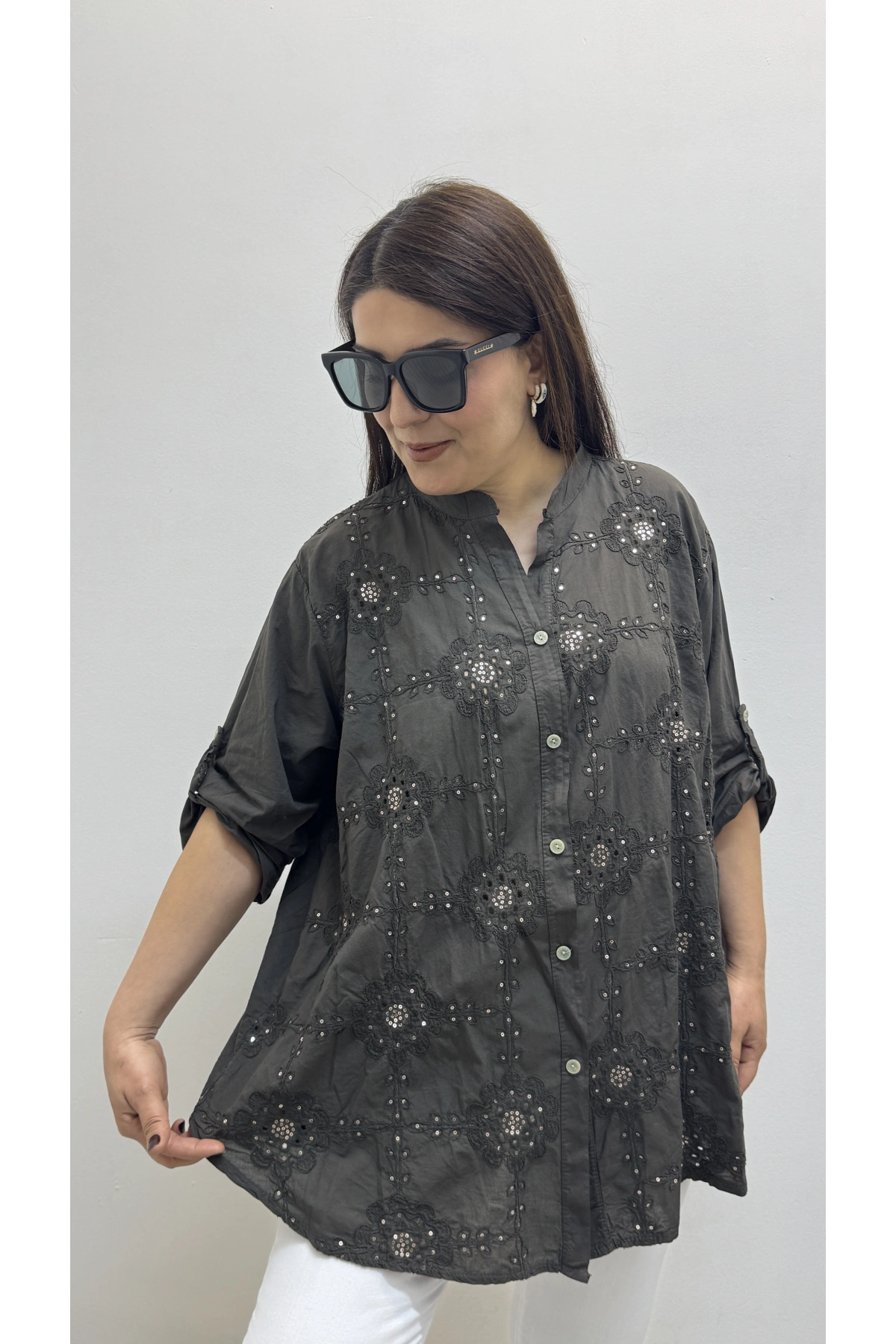 Nakışlı Çiçek Desenli Pul Payet İşlemeli Hakim Yaka Kahverengi İthal Gömlek