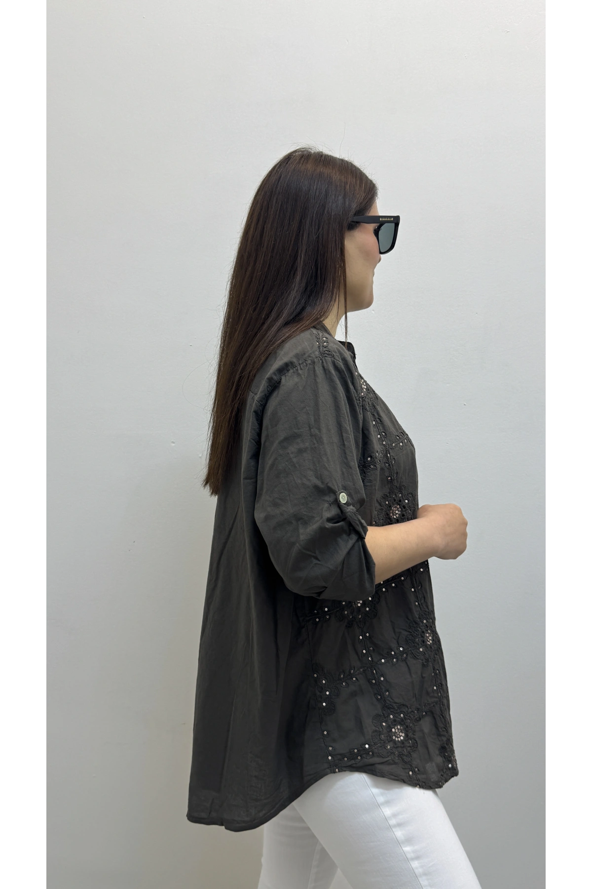 Nakışlı Çiçek Desenli Pul Payet İşlemeli Hakim Yaka Kahverengi İthal Gömlek