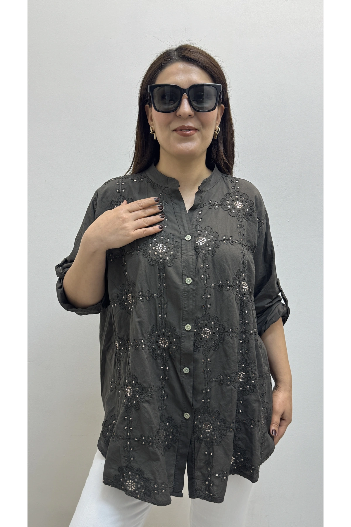 Nakışlı Çiçek Desenli Pul Payet İşlemeli Hakim Yaka Kahverengi İthal Gömlek