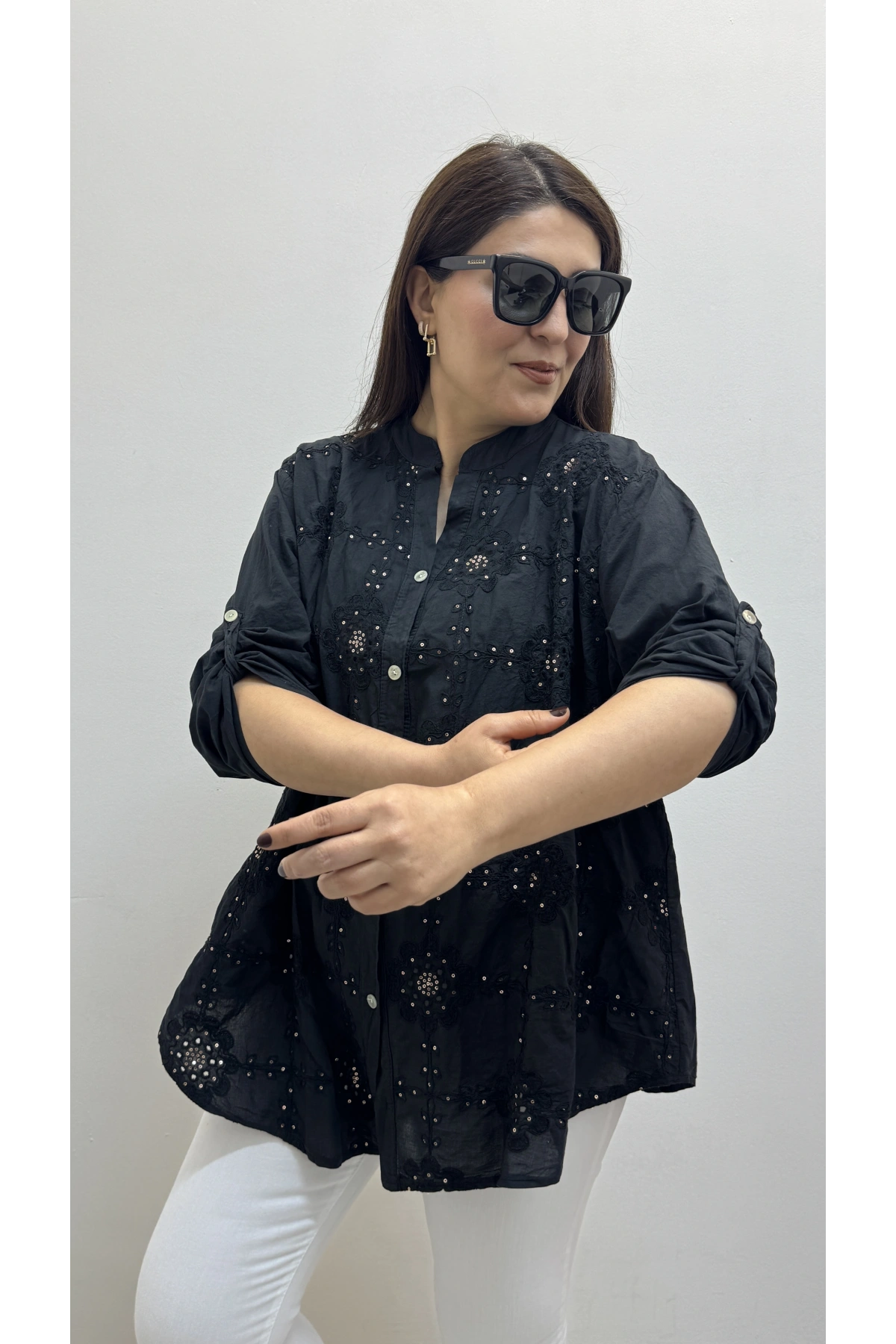 Nakışlı Çiçek Desenli Pul Payet İşlemeli Hakim Yaka Siyah İthal Gömlek