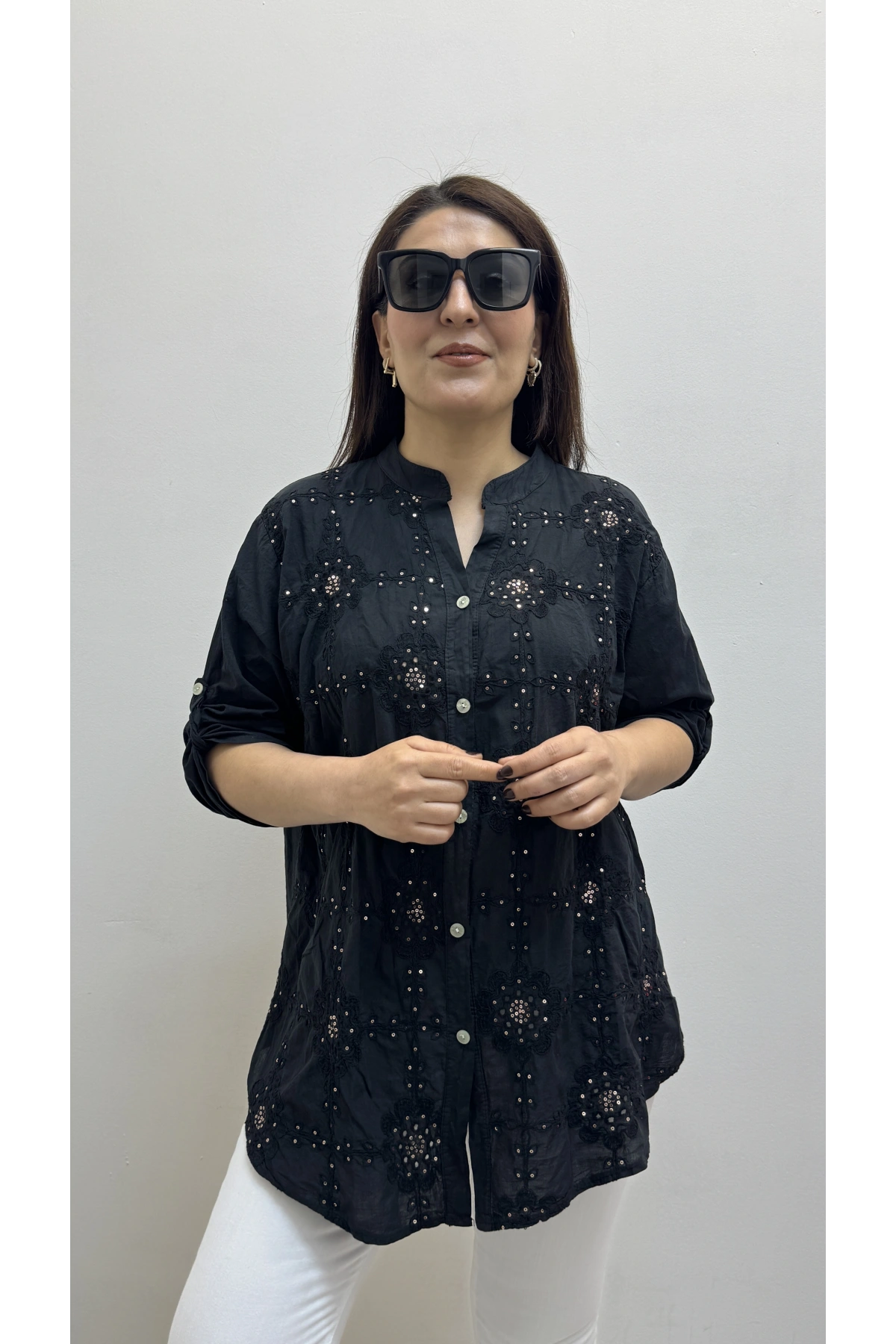 Nakışlı Çiçek Desenli Pul Payet İşlemeli Hakim Yaka Siyah İthal Gömlek